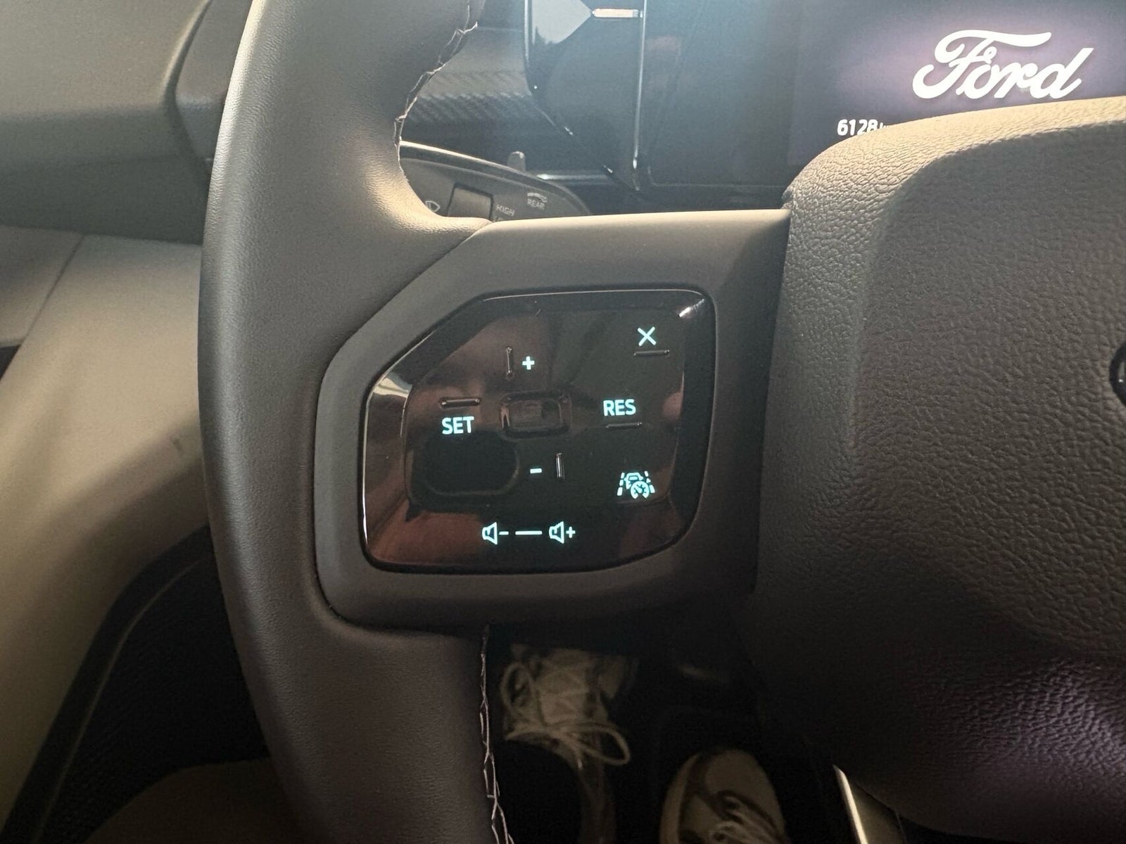 Ford Explorer Premium Extended Range AWD