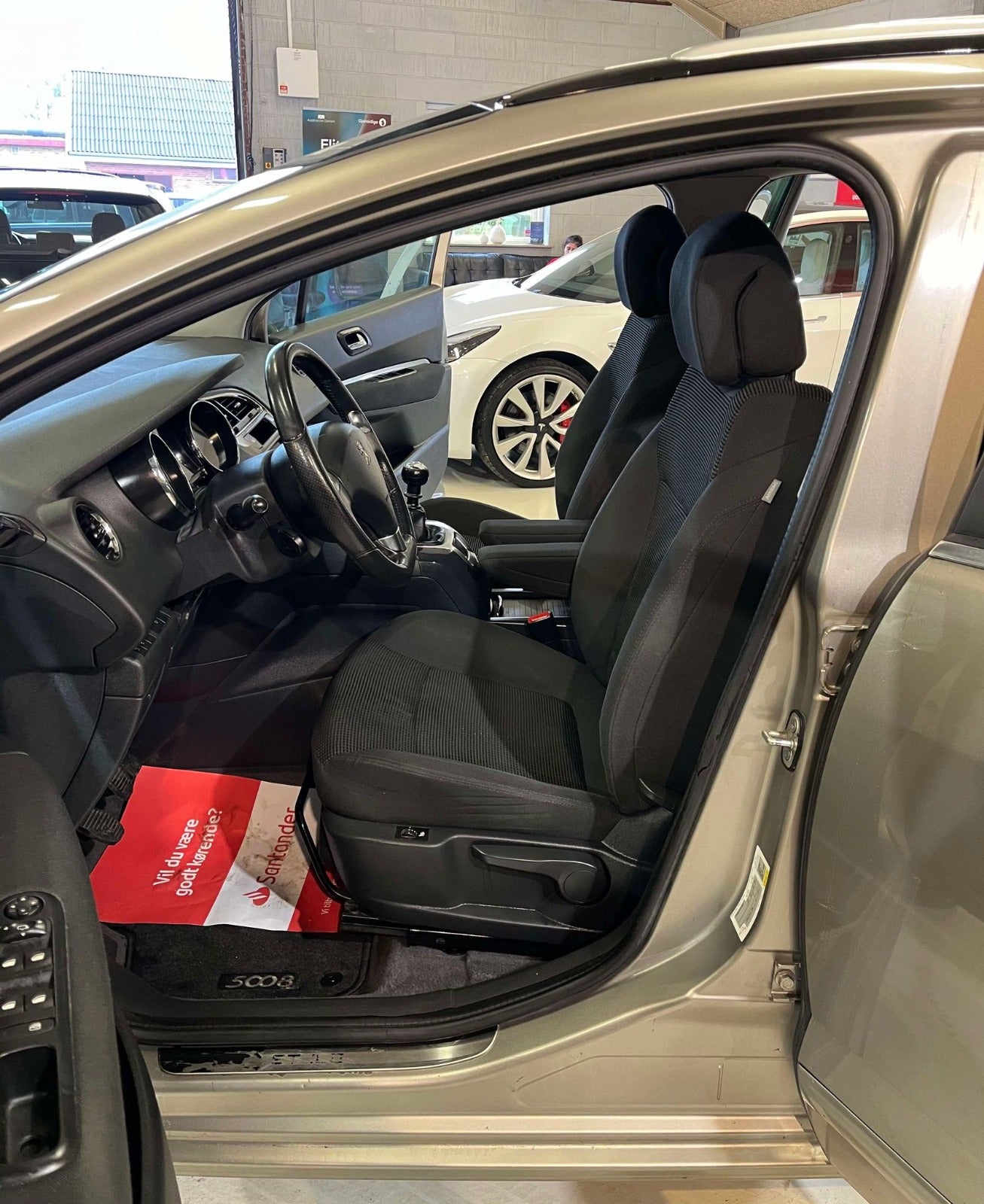 Billede af Peugeot 5008 1,6 BlueHDi 120 Allure 7prs