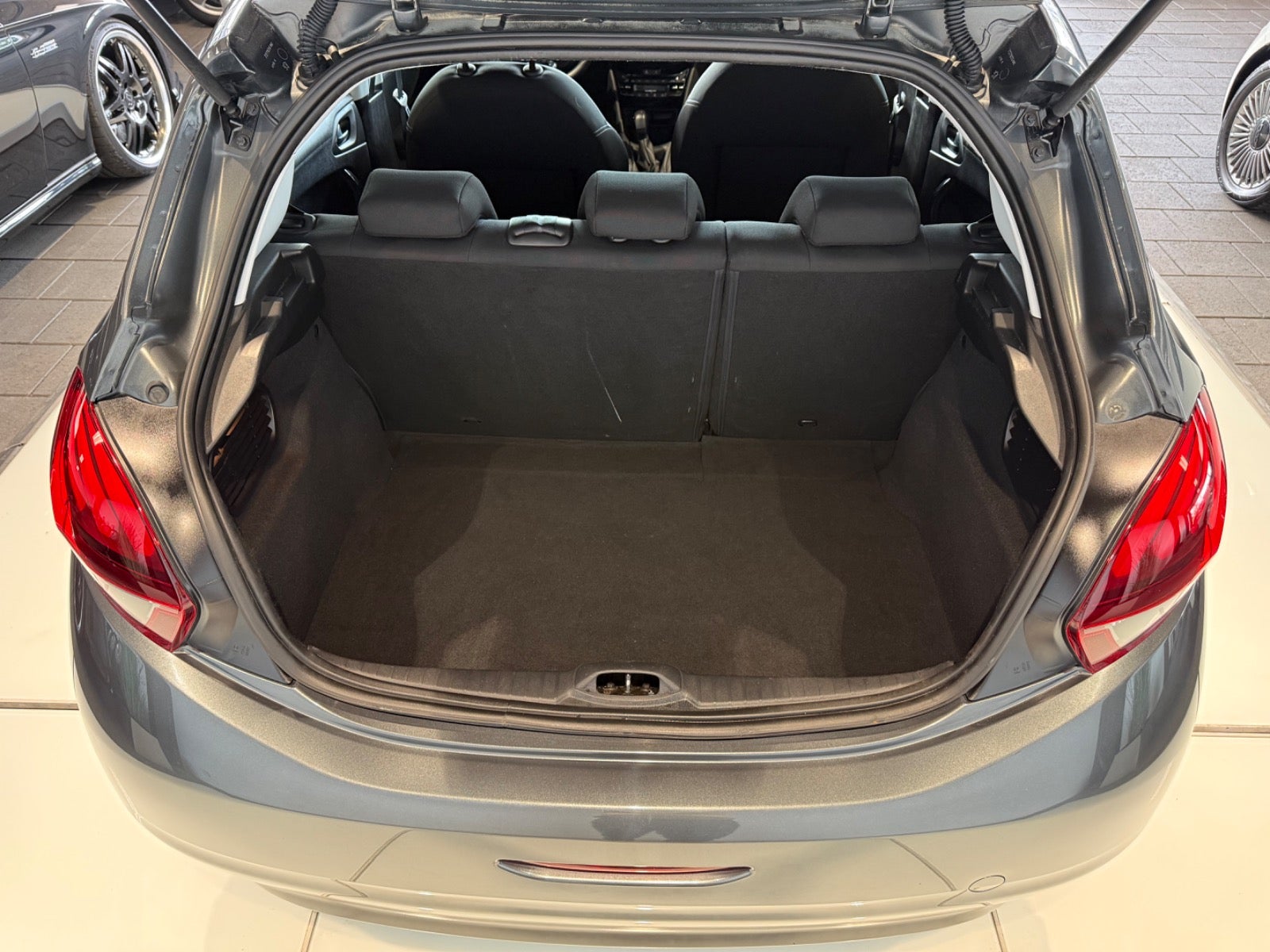 Billede af Peugeot 208 1,6 BlueHDi 100 Envy Sky