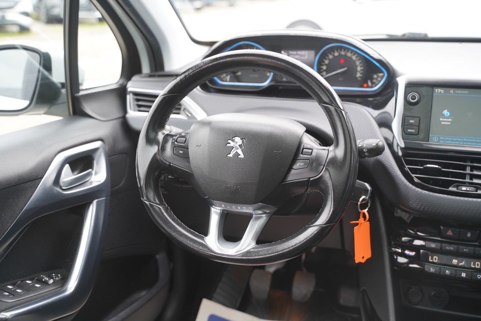 Billede af Peugeot 2008 1,6 BlueHDi 100 Desire Sky