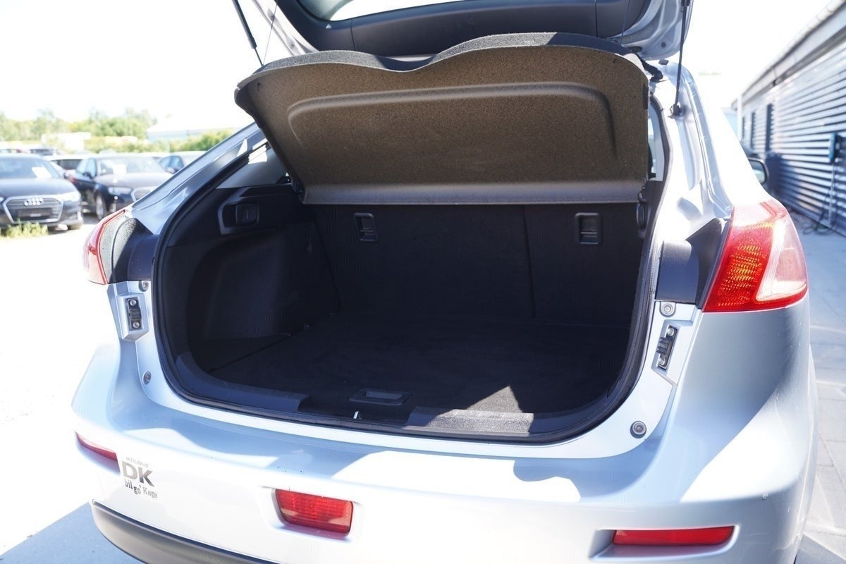Billede af Mitsubishi Lancer 1,6 Invite SportBack