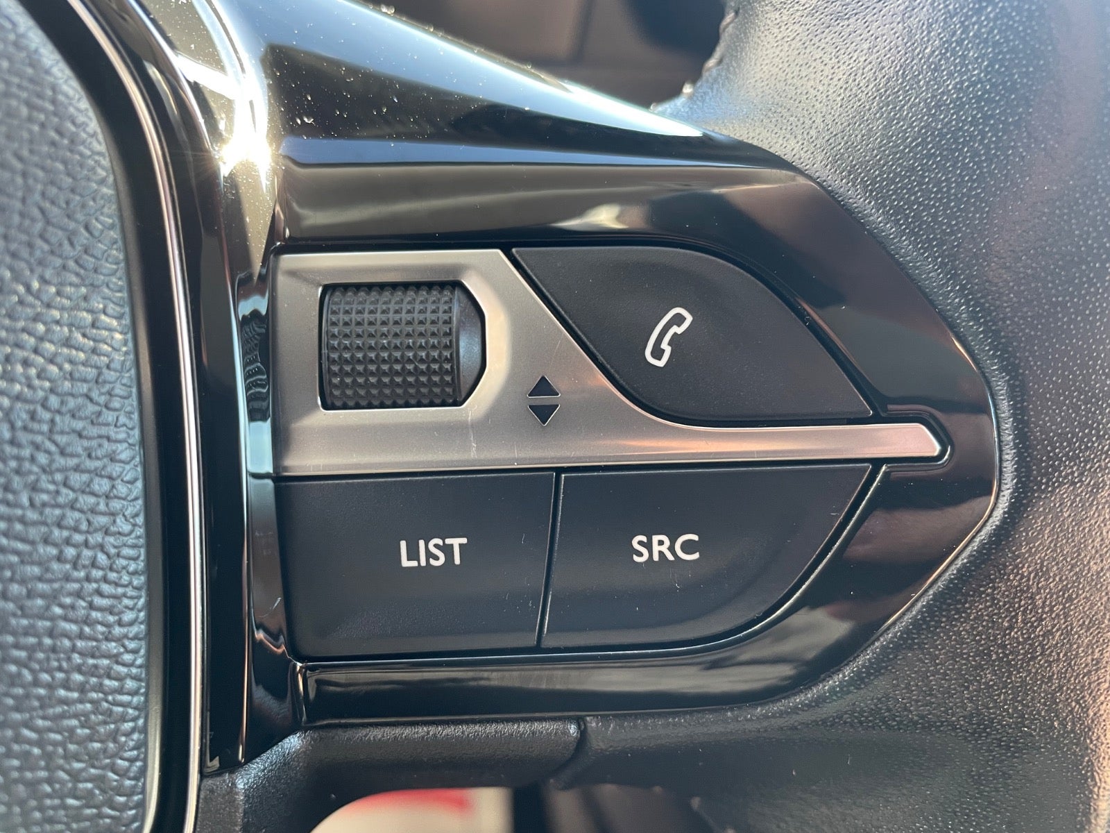 Billede af Peugeot 2008 1,5 BlueHDi 100 Allure Pack