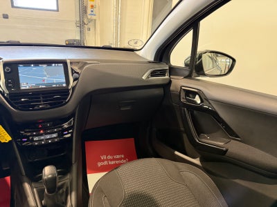 Peugeot 208 PureTech 82 Allure Sky