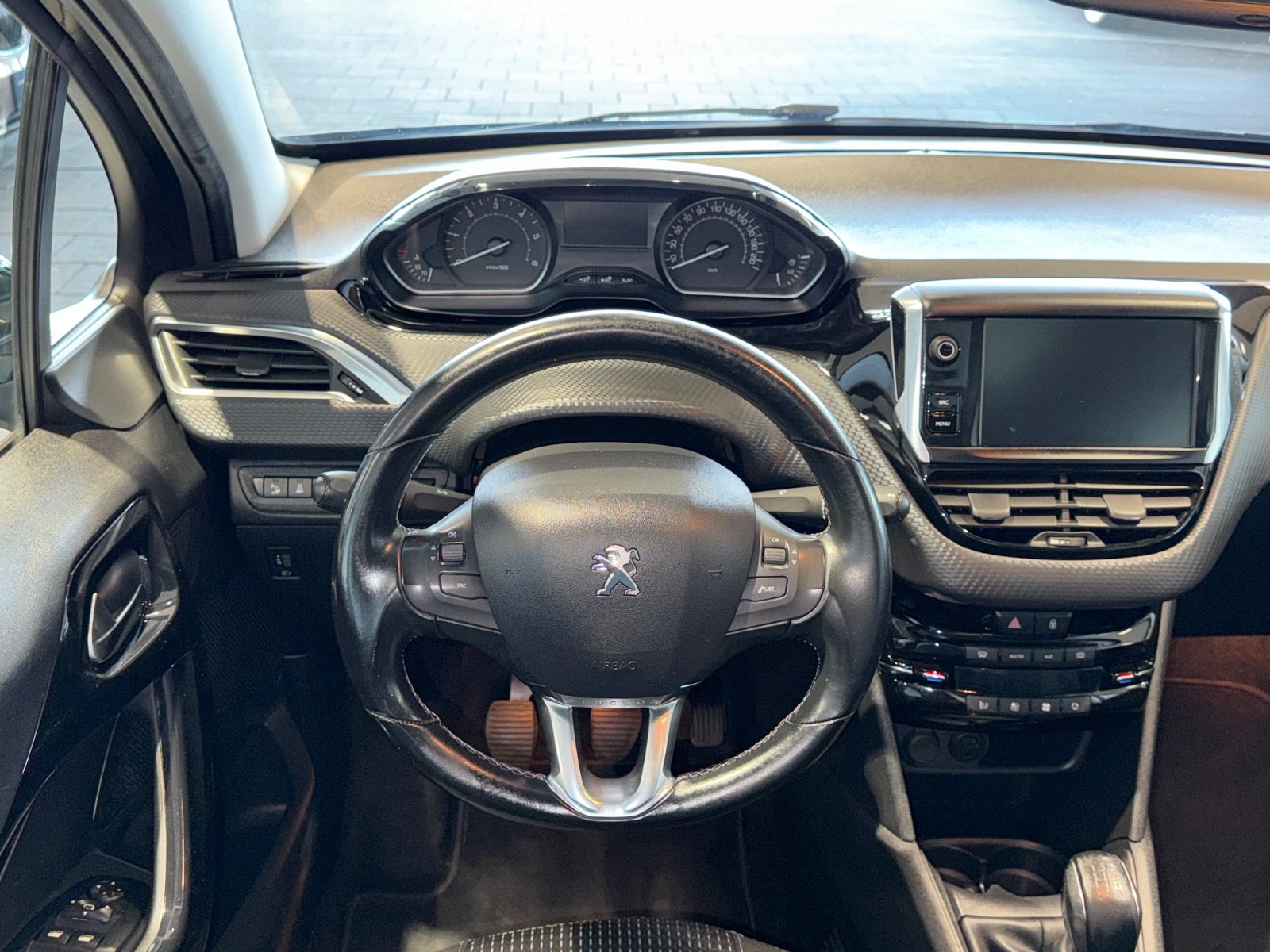Billede af Peugeot 208 1,6 BlueHDi 100 Allure Sky