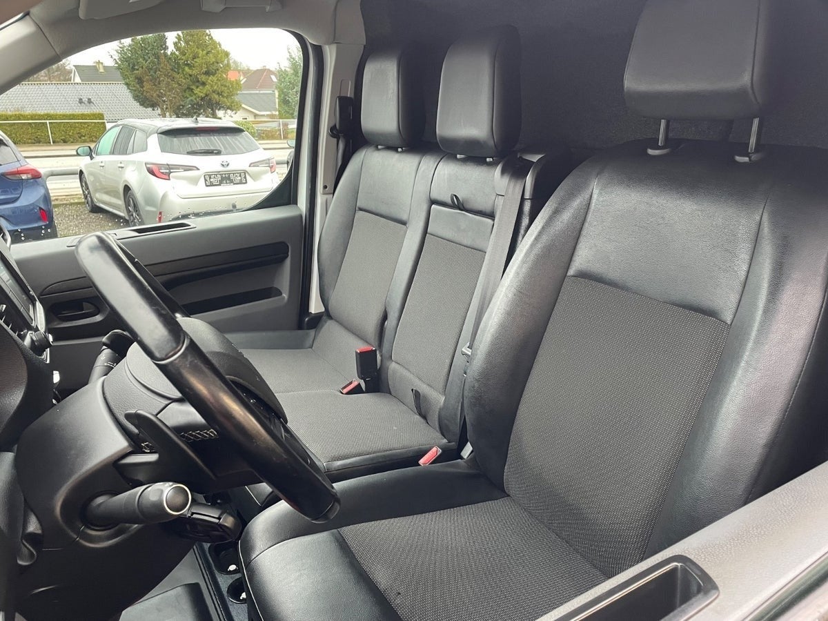 Billede af Peugeot Expert 2,0 BlueHDi 122 L3 Ultimate EAT8 Van