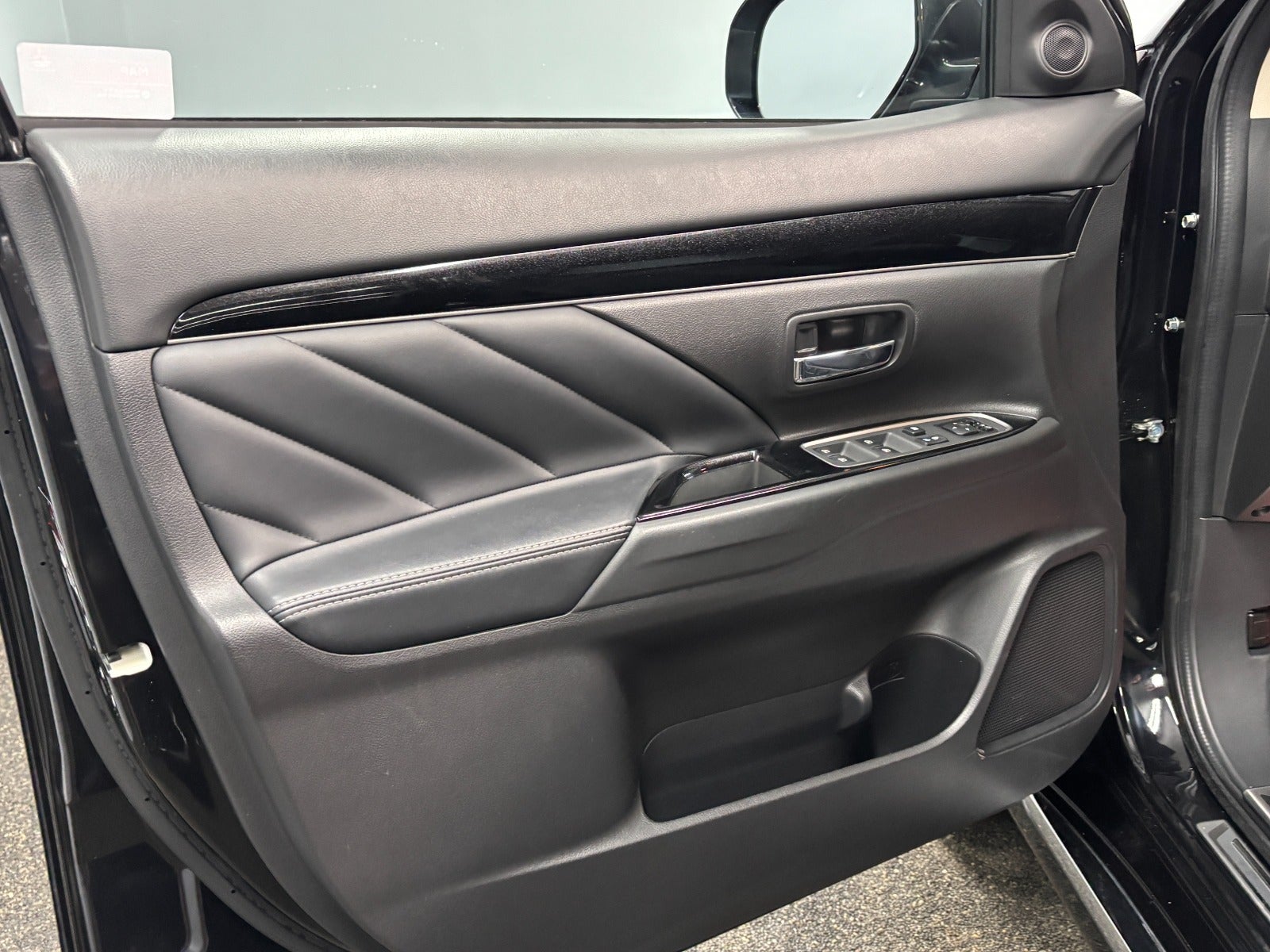 Billede af Mitsubishi Outlander 2,4 PHEV Intense CVT 4WD