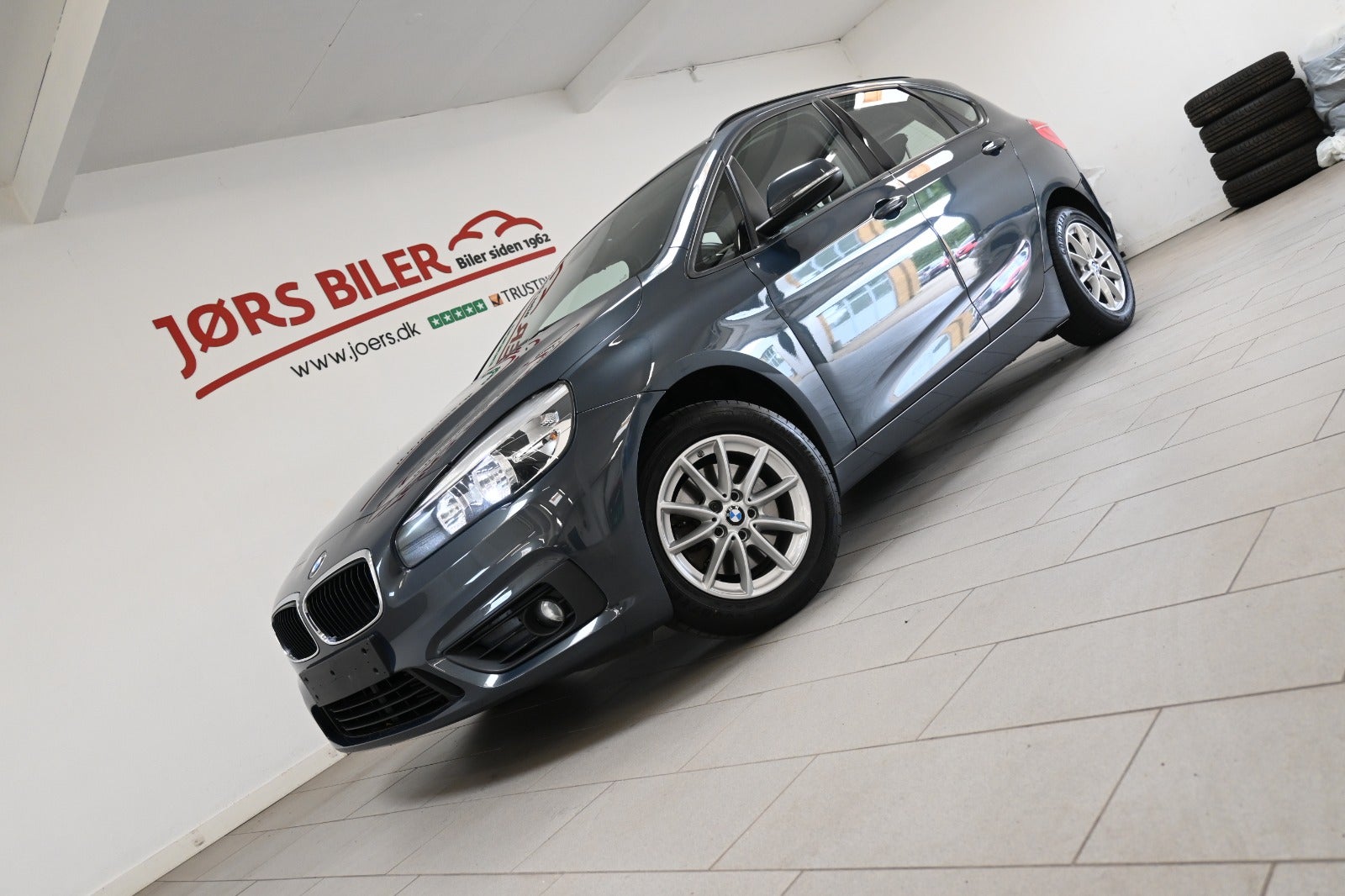 BMW 220i Active Tourer Advantage