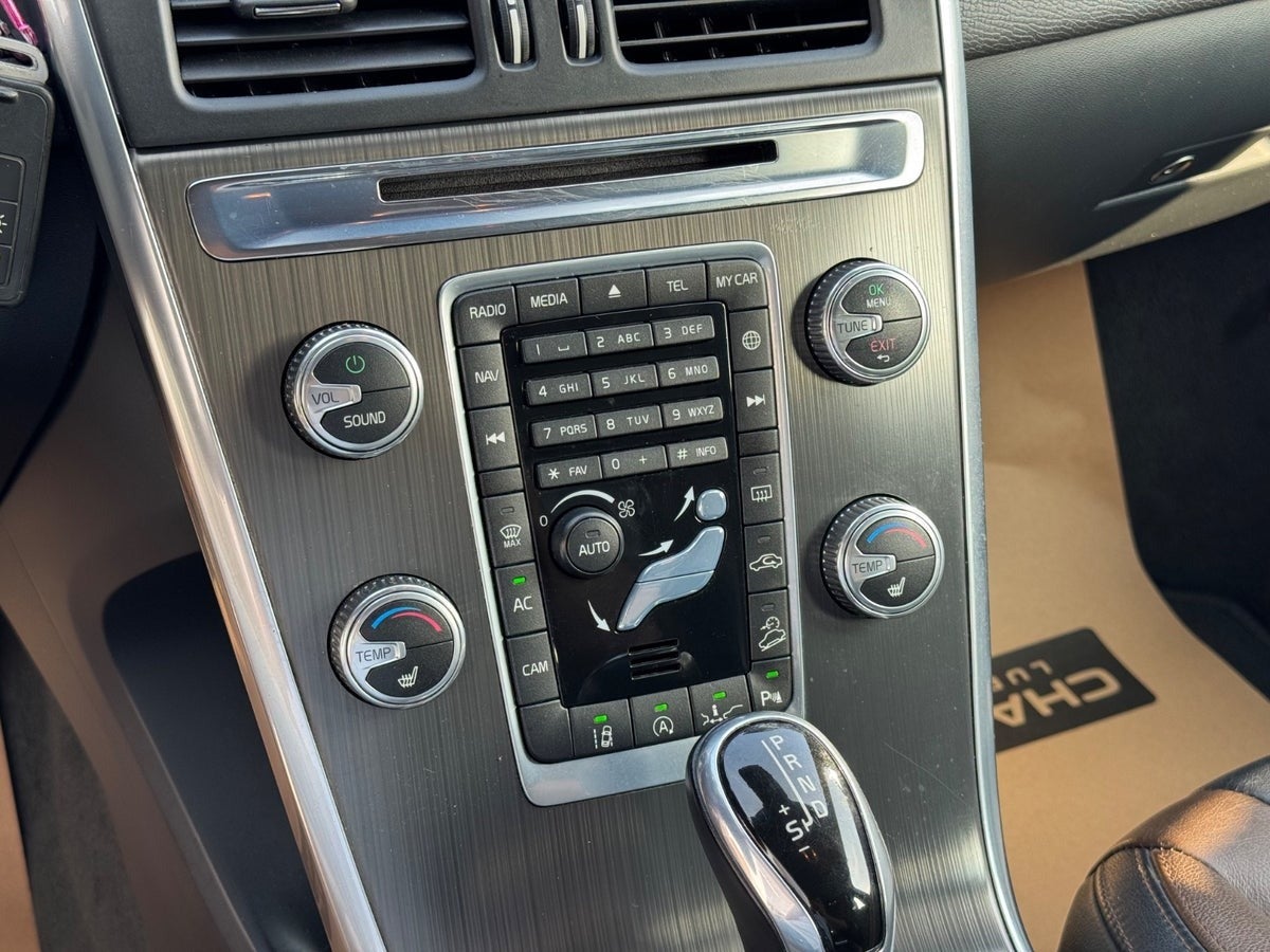 Billede af Volvo XC60 2,4 D5 215 Momentum aut. AWD Van