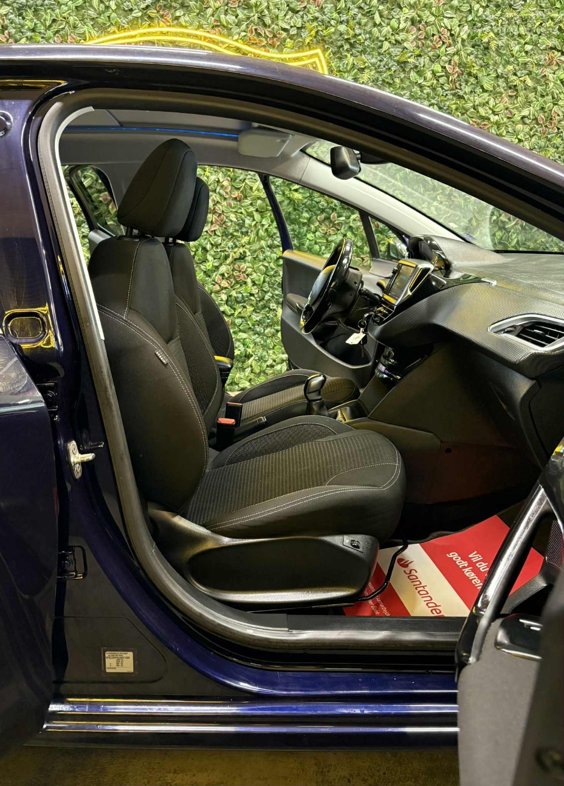 Billede af Peugeot 208 1,6 BlueHDi 100 Allure Sky