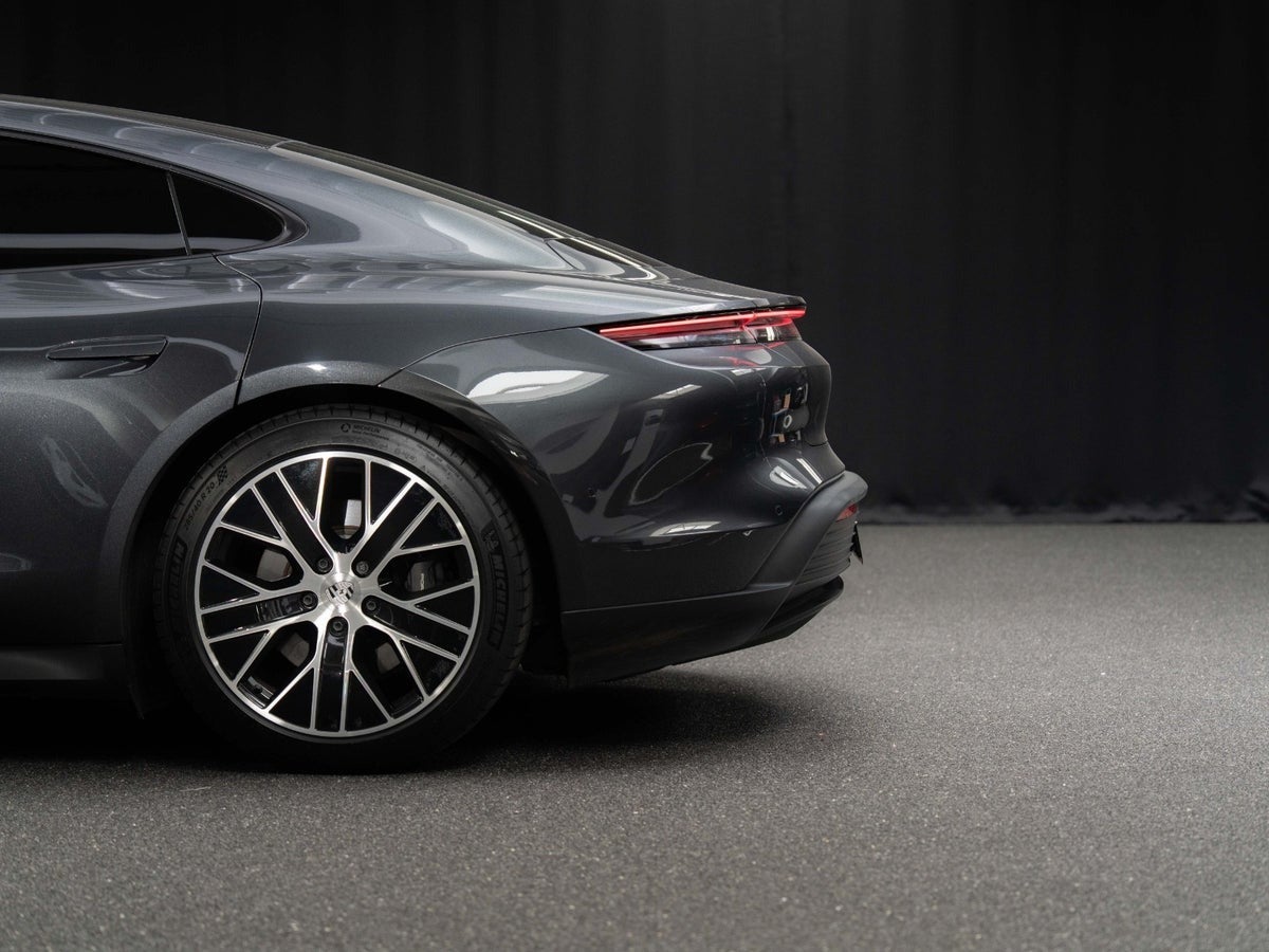 Gallery image 4 of 18