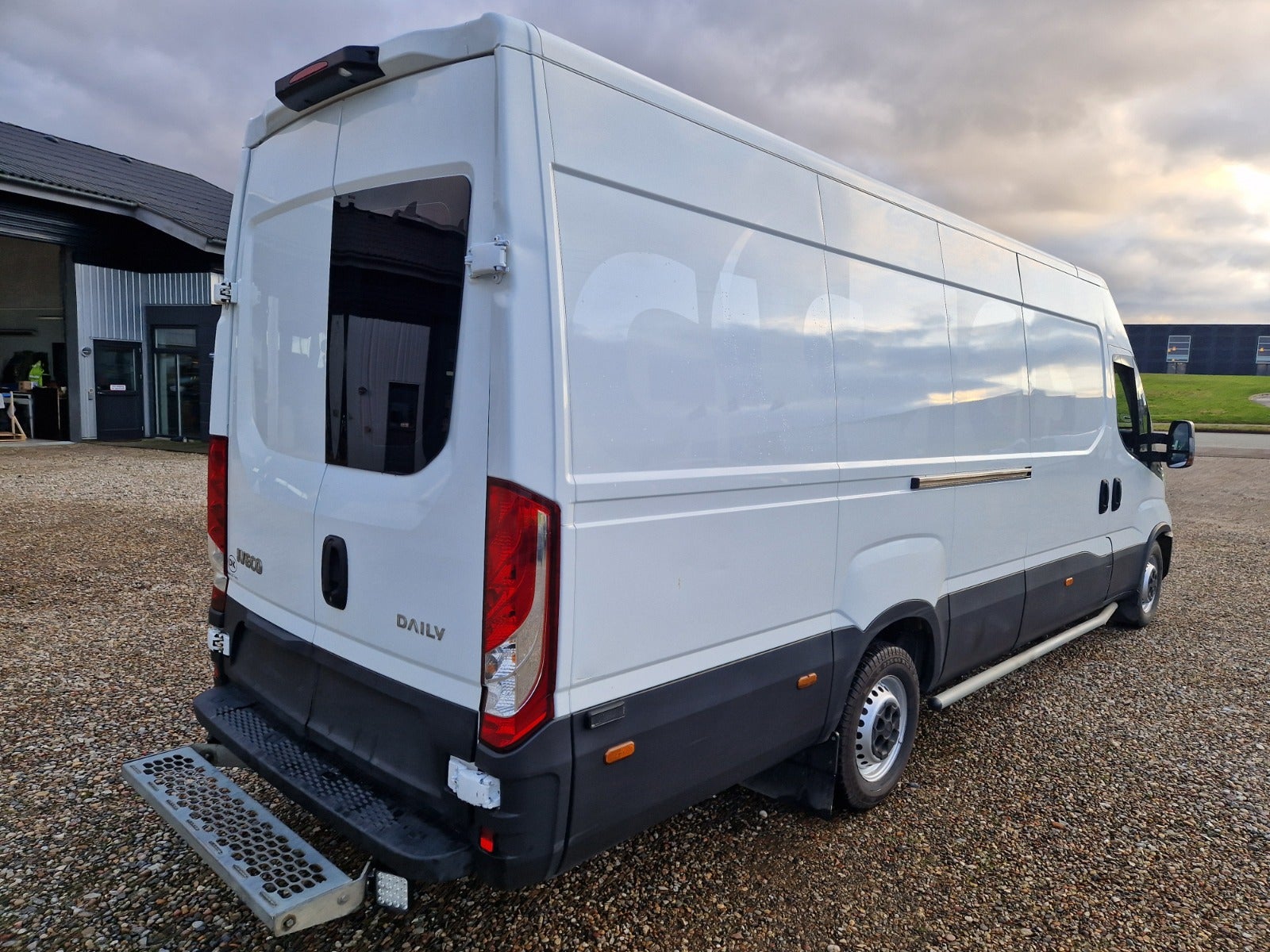 Billede af Iveco Daily 2,3 35S16 16m³ Van AG8