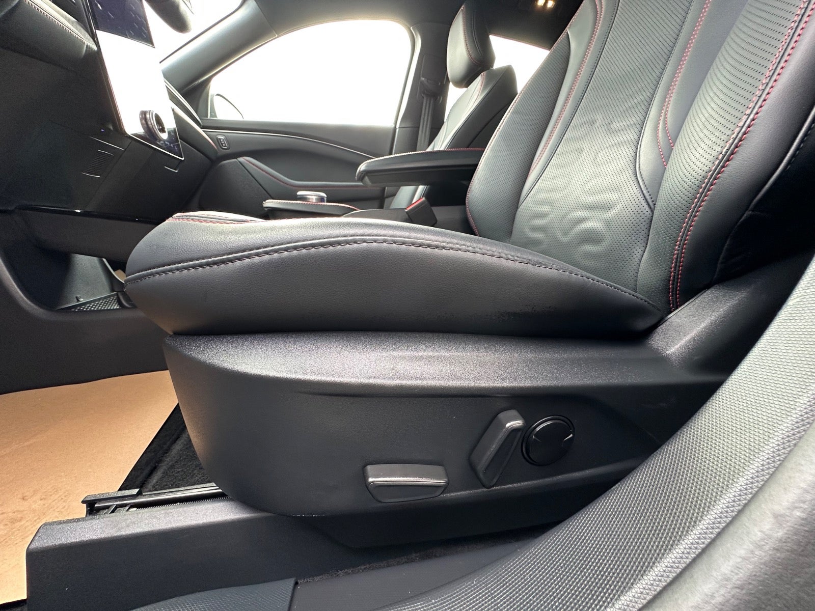 Billede af Ford Mustang Mach-E 98 Premium Extended Range