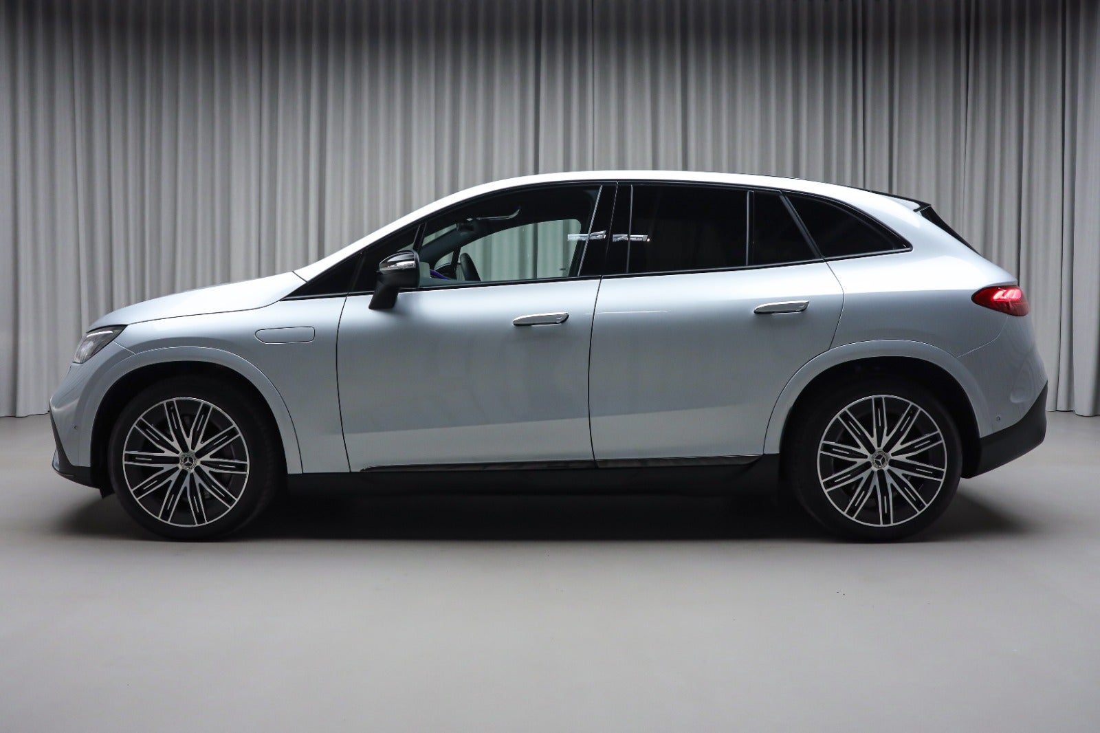Mercedes-Benz EQE 350 SUV (6/8)