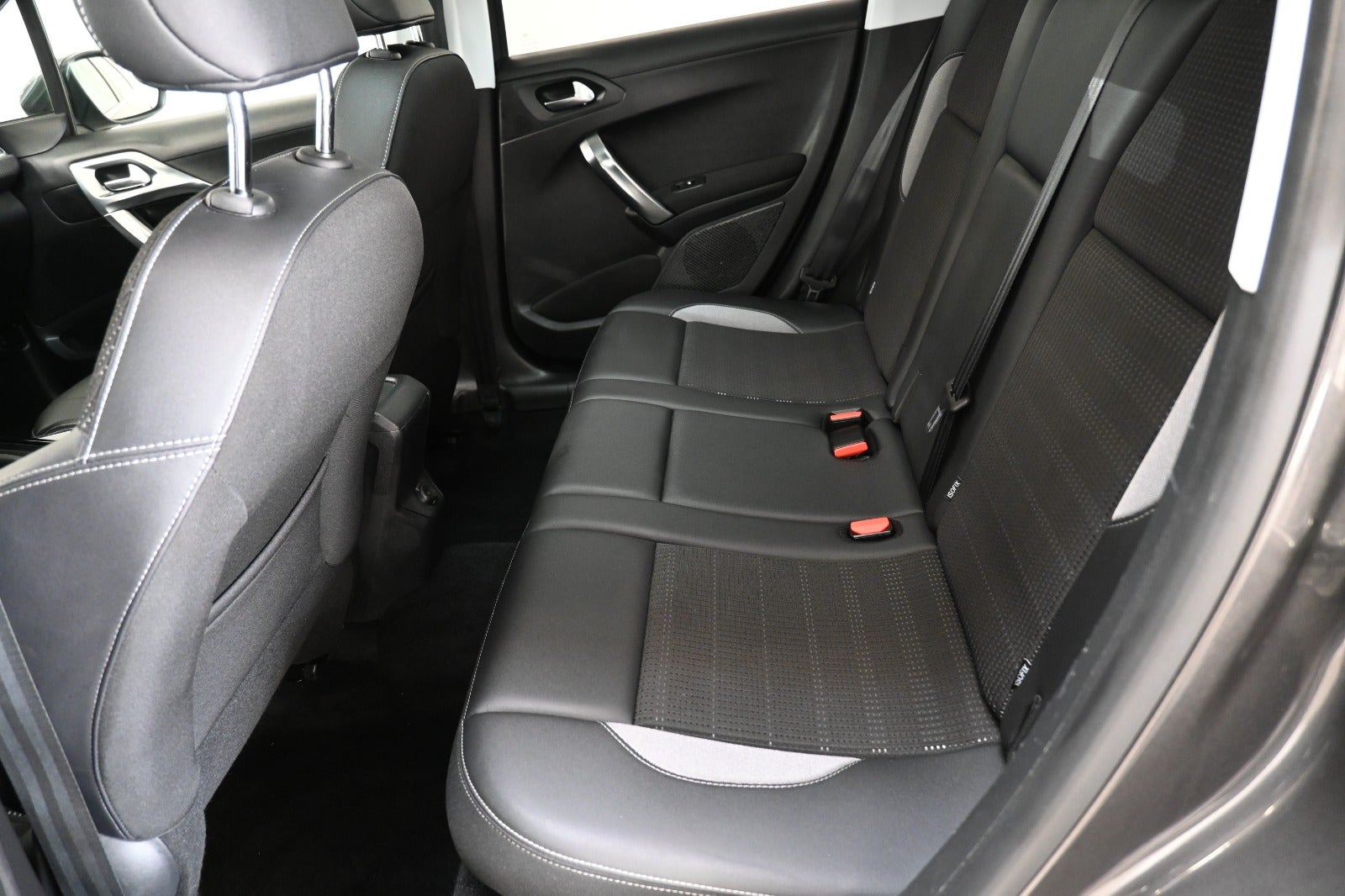 Peugeot 2008 PureTech 82 Selection Sky