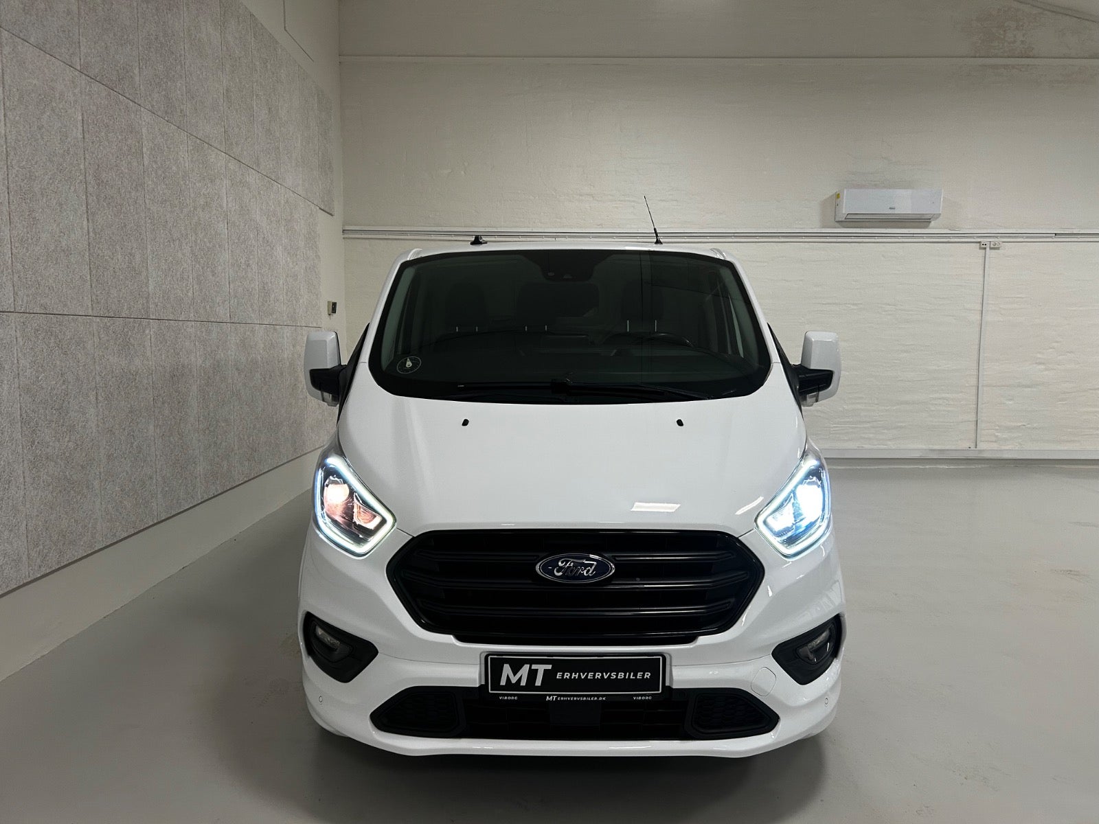 Billede af Ford Transit Custom 320L 2,0 TDCi 185 Sport