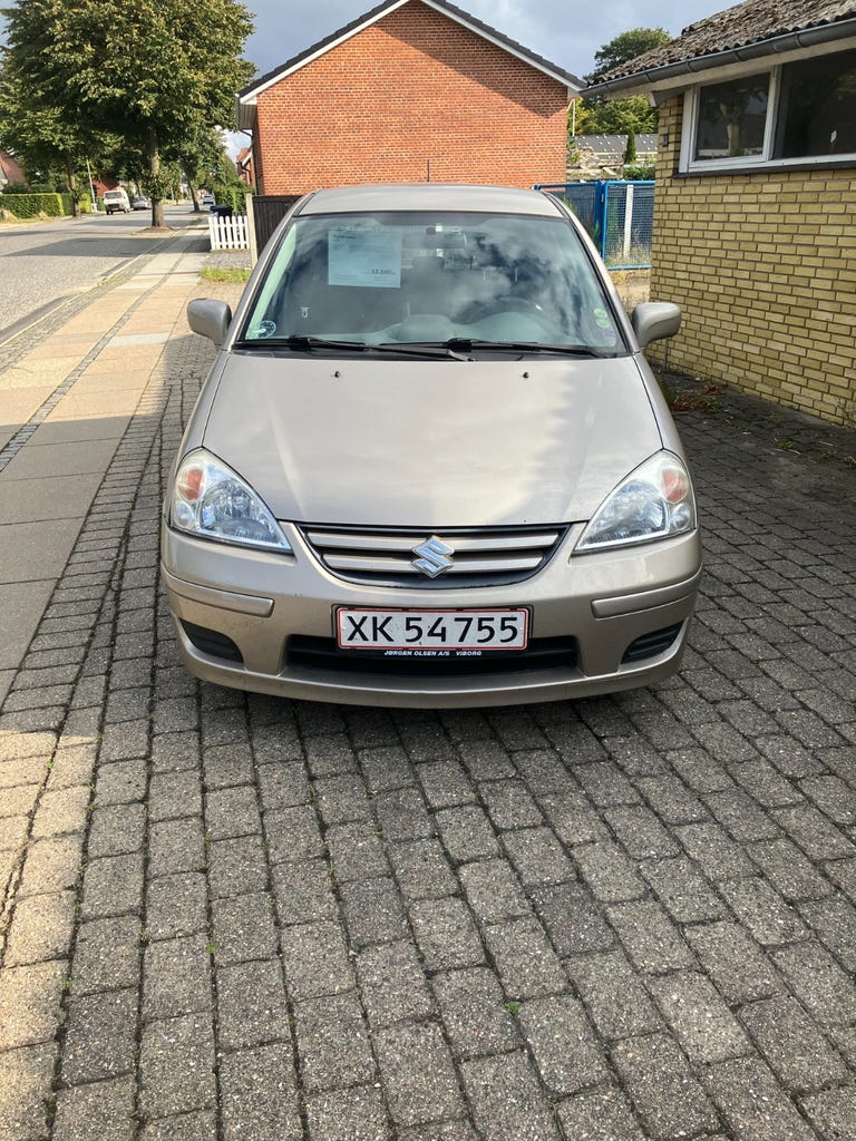 Suzuki Liana 