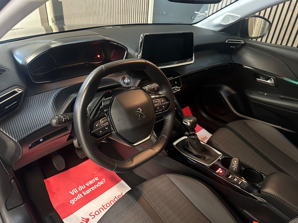 Peugeot 208 PureTech 100 Selection Sport Peugeot 208 PureTech 100 Selection Sport