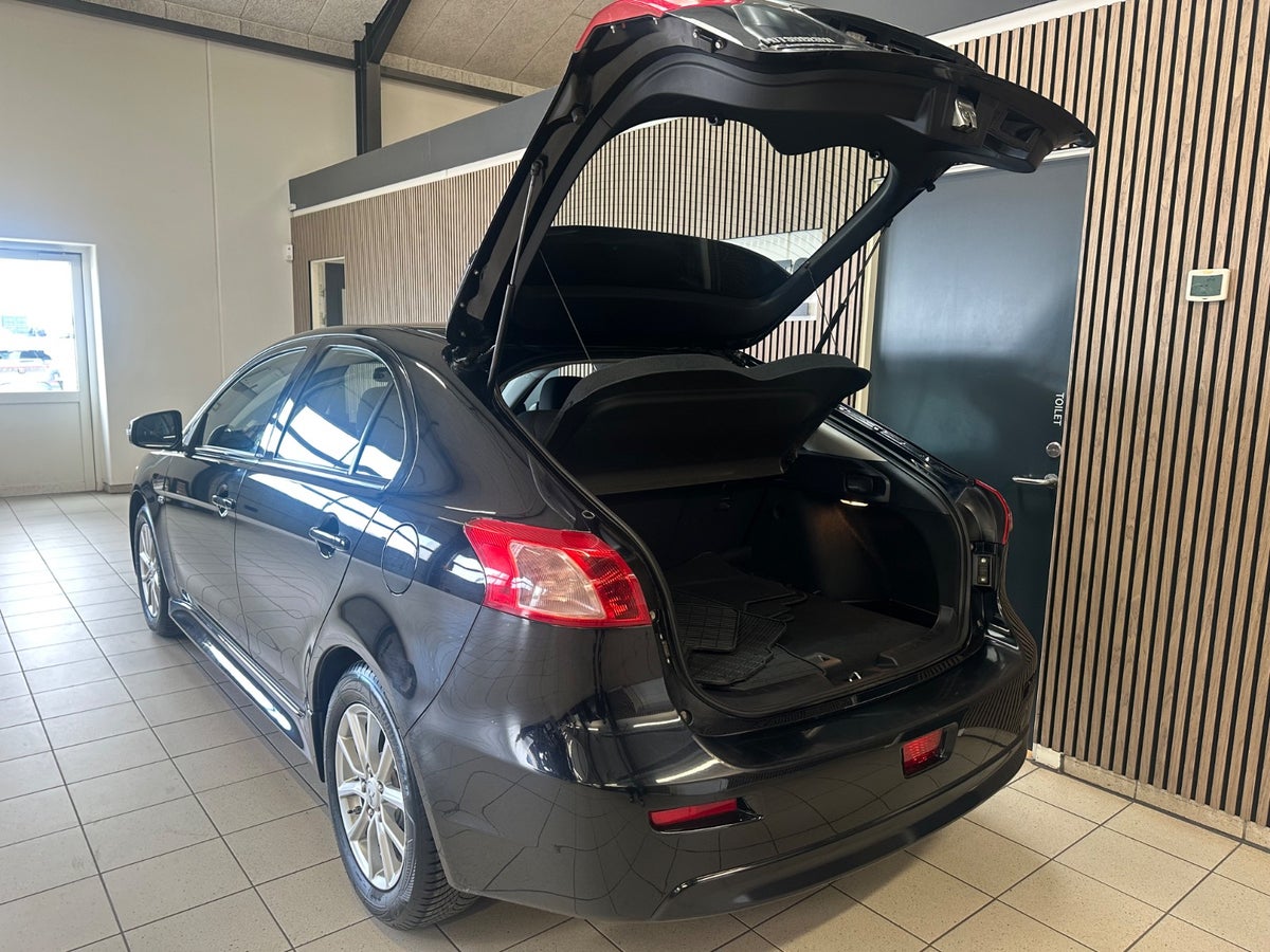 Mitsubishi Lancer Invite SportBack