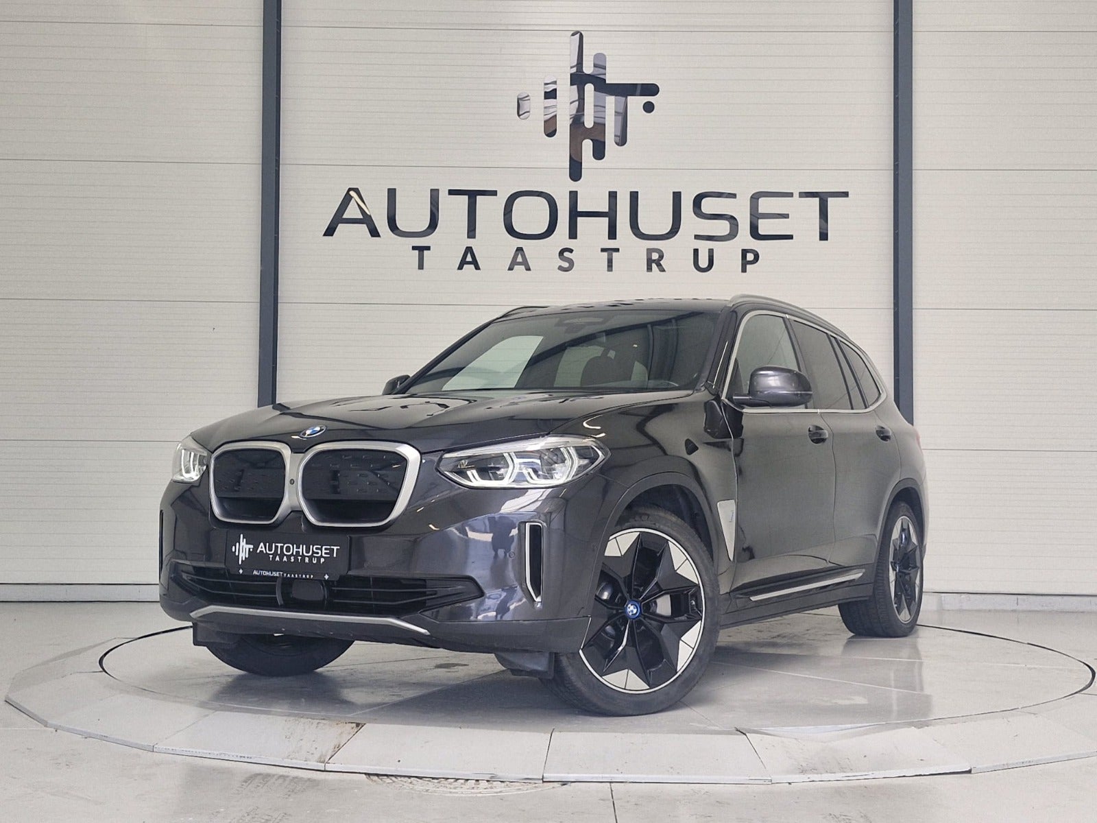BMW iX3  Charged Plus