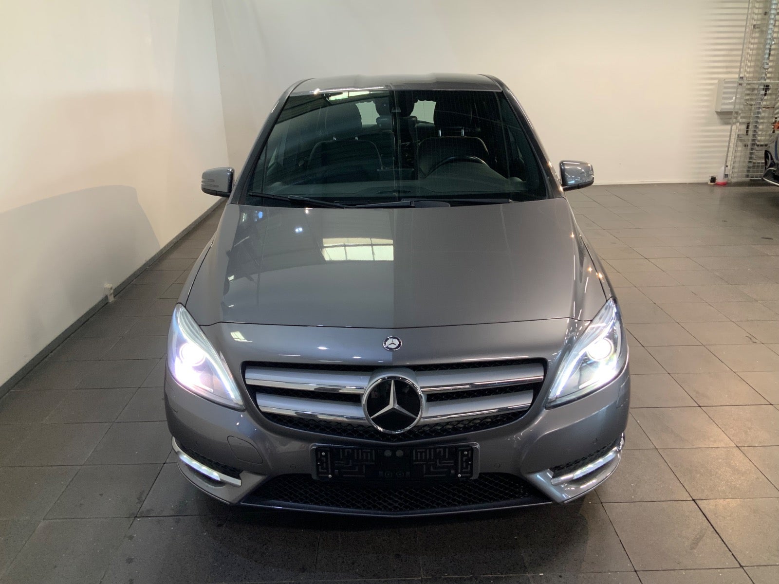 Mercedes-Benz B 180 (2/8)