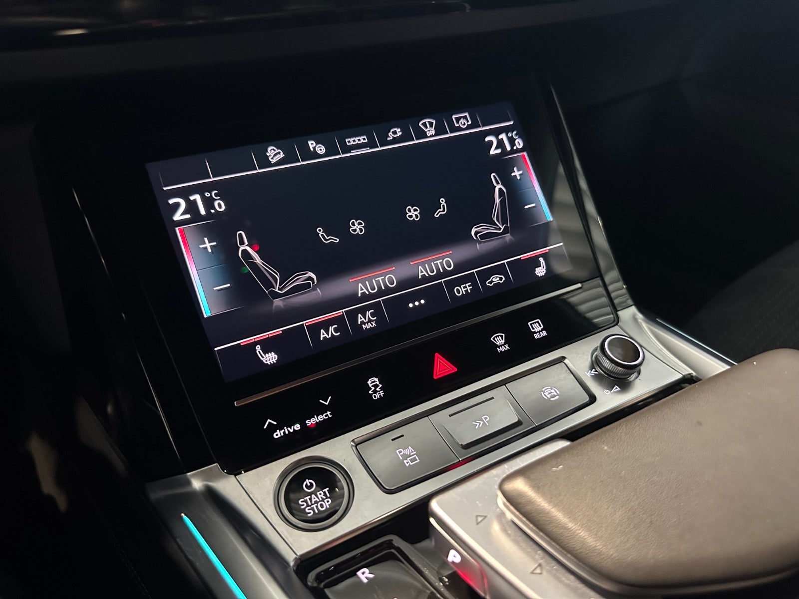 Audi Q8 e-tron 55 S-line Sportback quattro 5d - 15