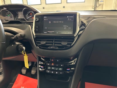 Peugeot 2008 e-THP 110 Allure Sky