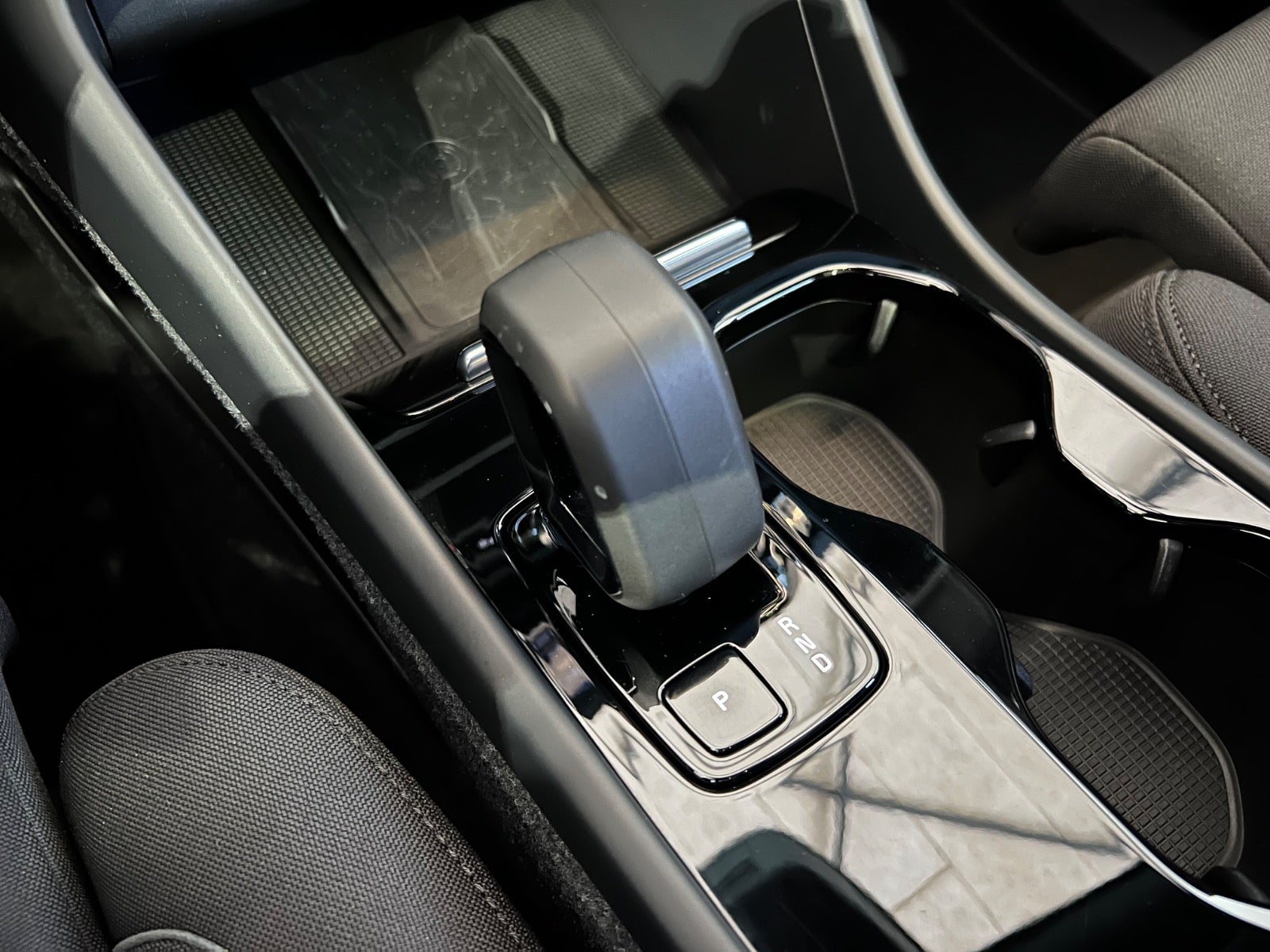 Volvo XC40 ReCharge Extended Range Ultra Dark