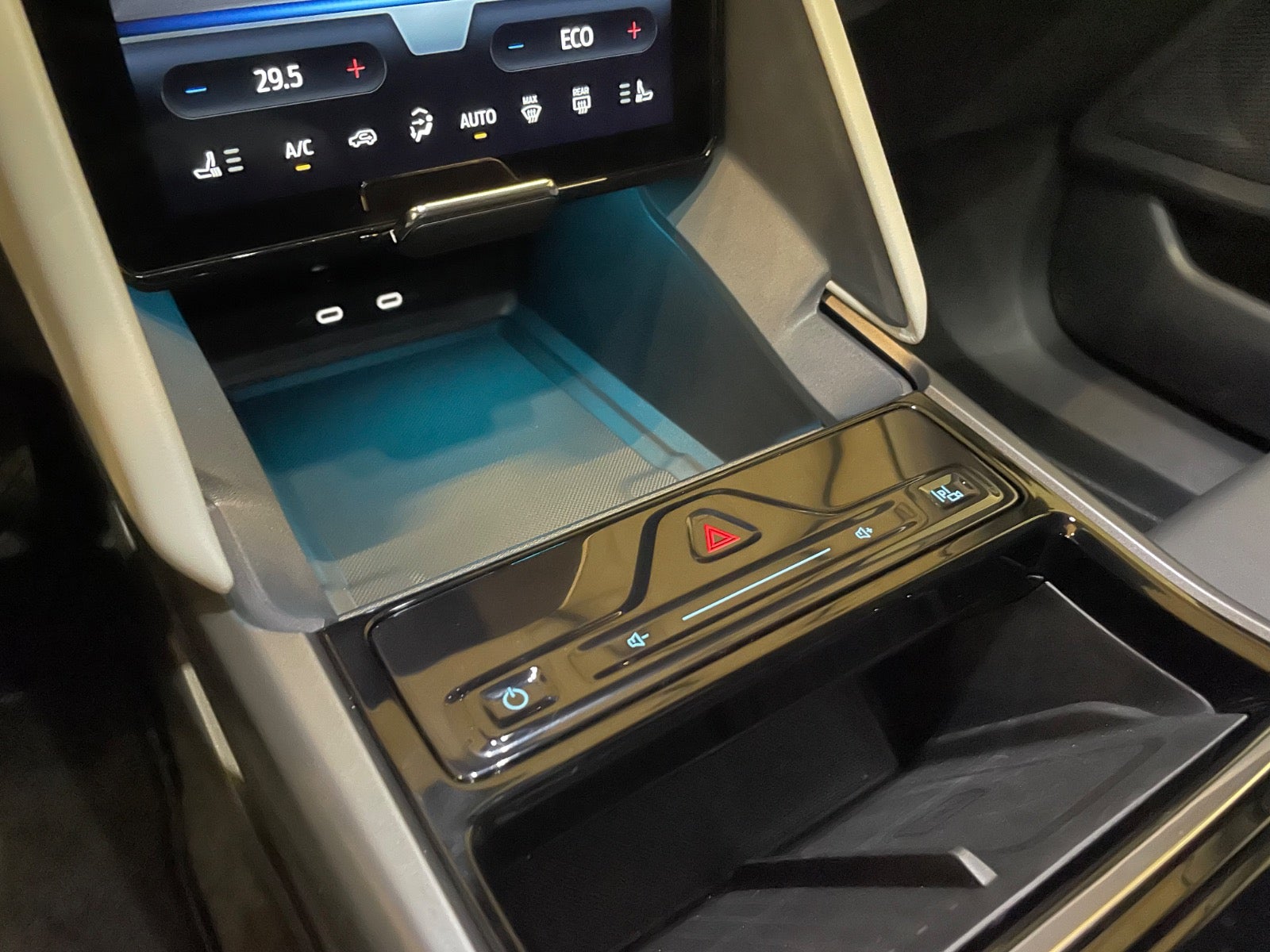 Ford Explorer Select Extended Range