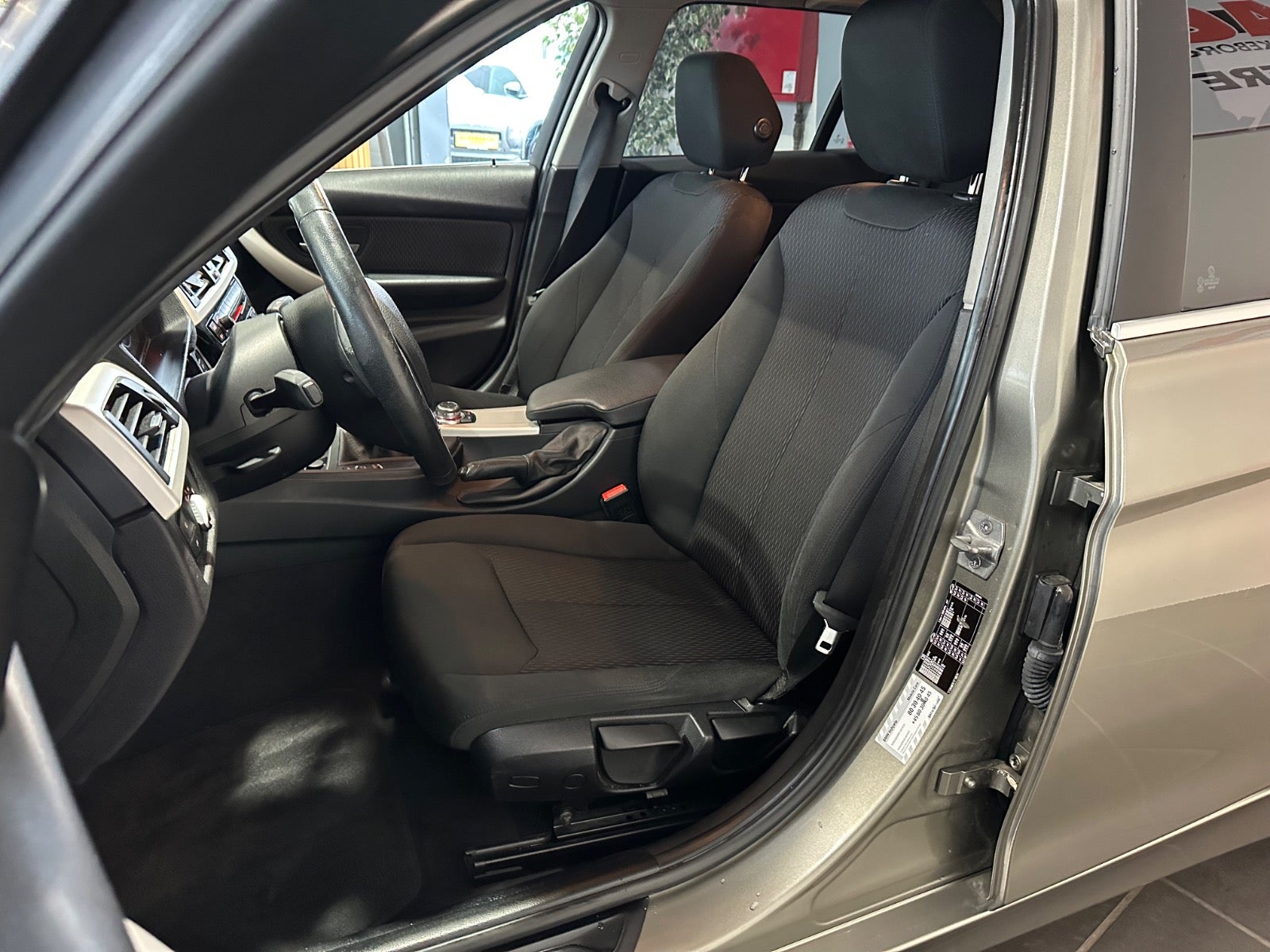 BMW 318i, Billede 6