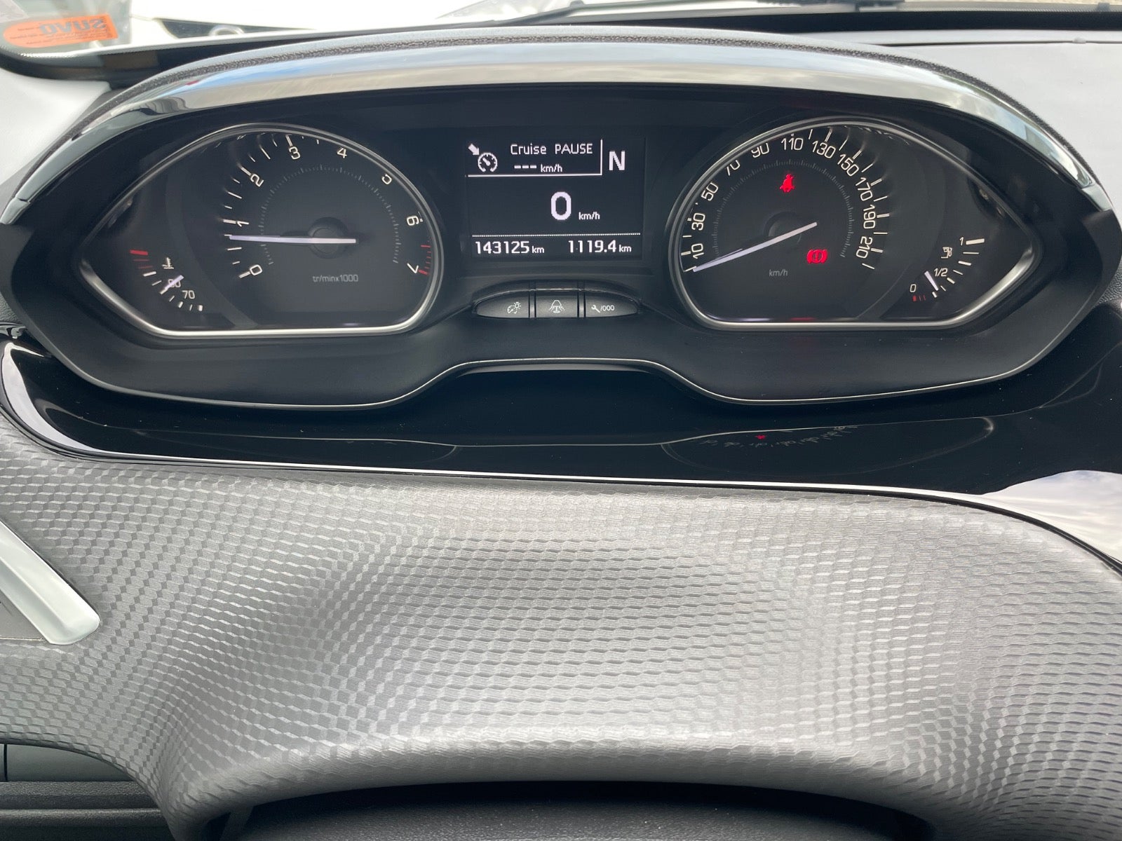 Billede af Peugeot 2008 1,2 e-THP 110 Allure Sky EAT6