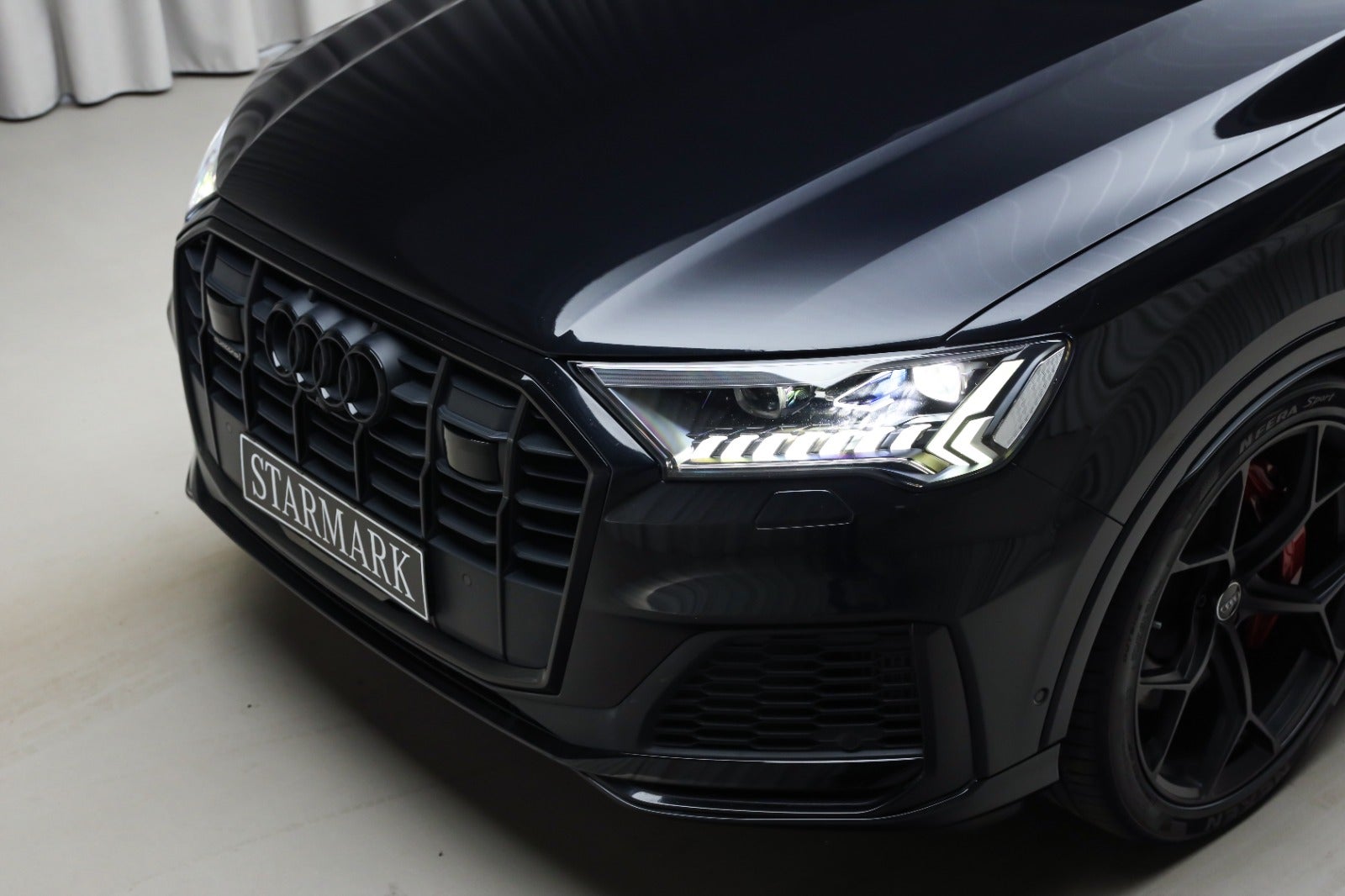 Audi Q7 (6/8)