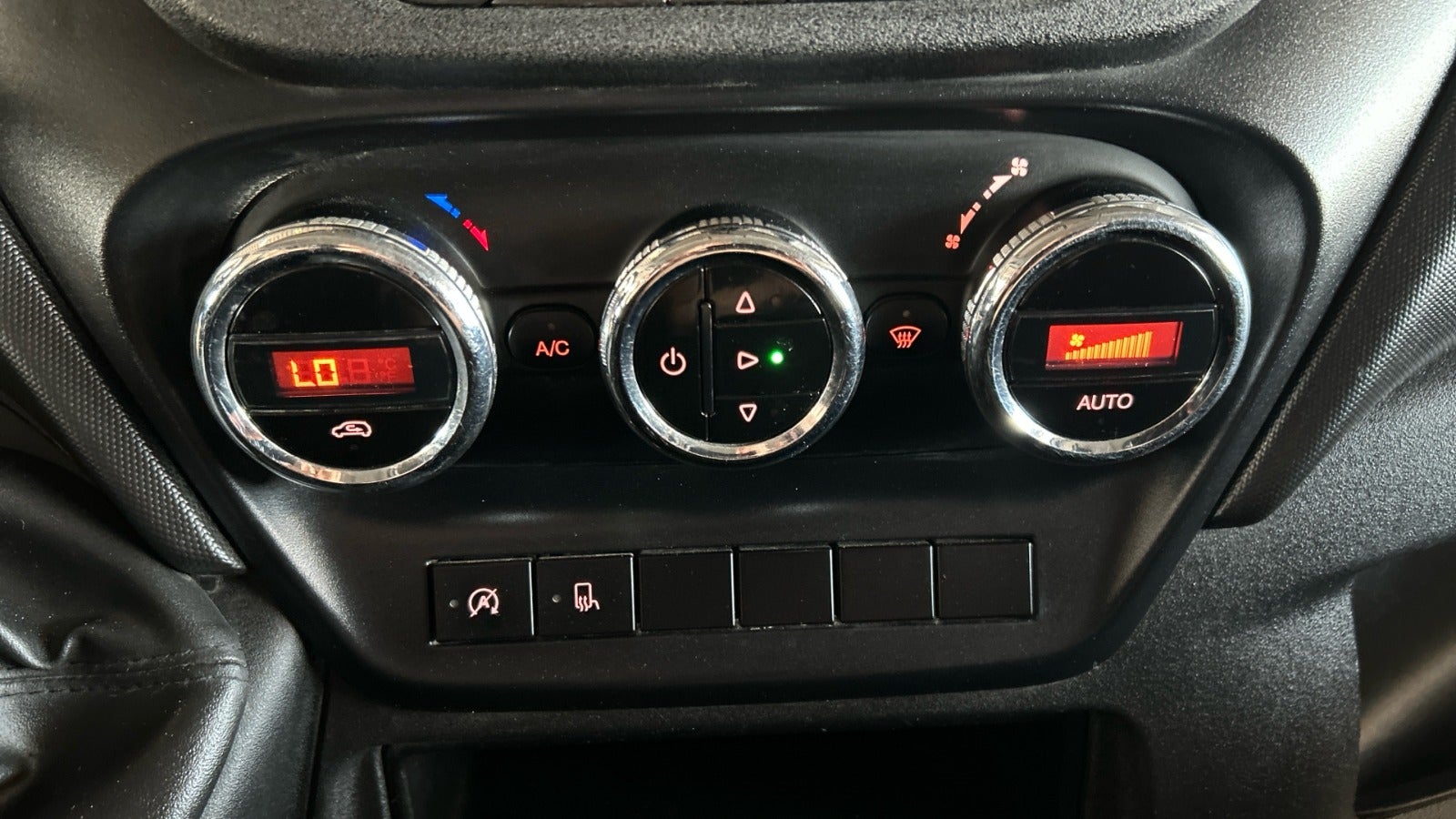 Billede af Iveco Daily 2,3 35S14 Mandskabsvogn m/lad