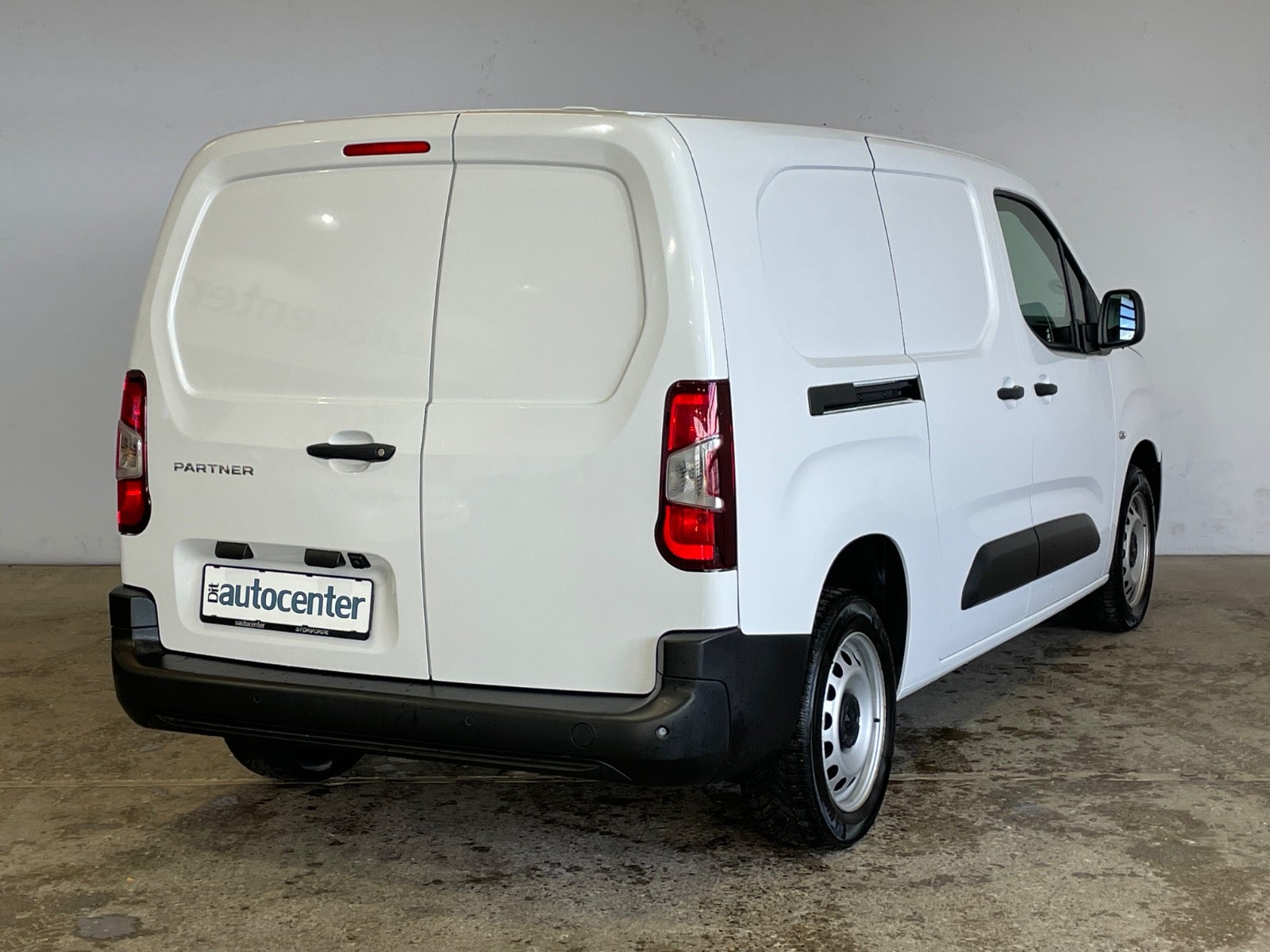 Peugeot Partner BlueHDi 100 L2V2 Plus Van