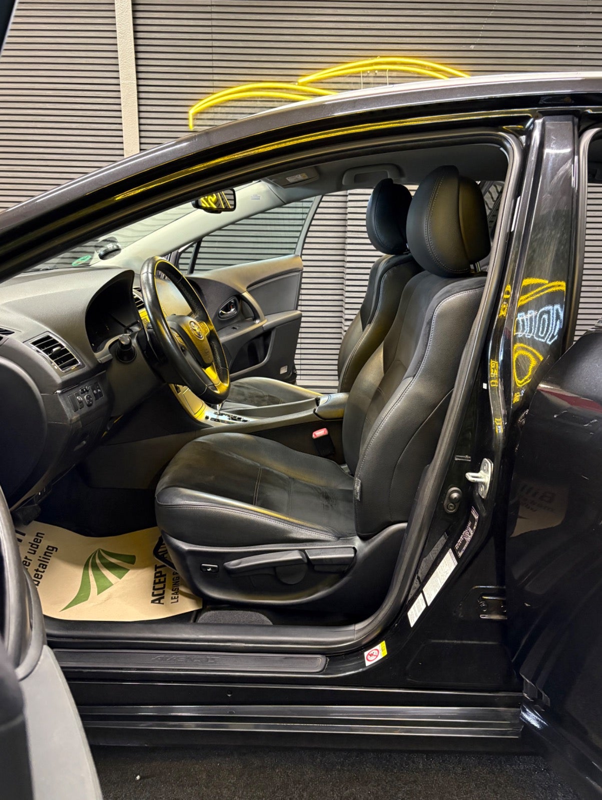 Billede af Toyota Avensis 2,2 D-CAT 150 T2 Premium stc. aut.