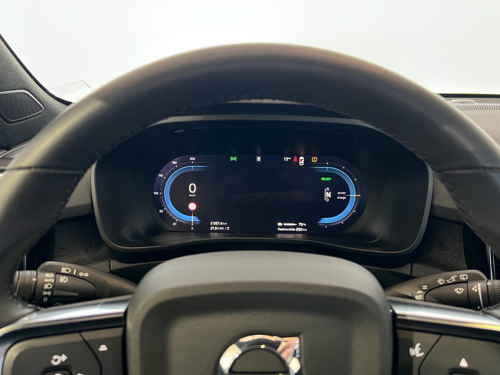 Volvo XC40 ReCharge Extended Range Ultra Dark