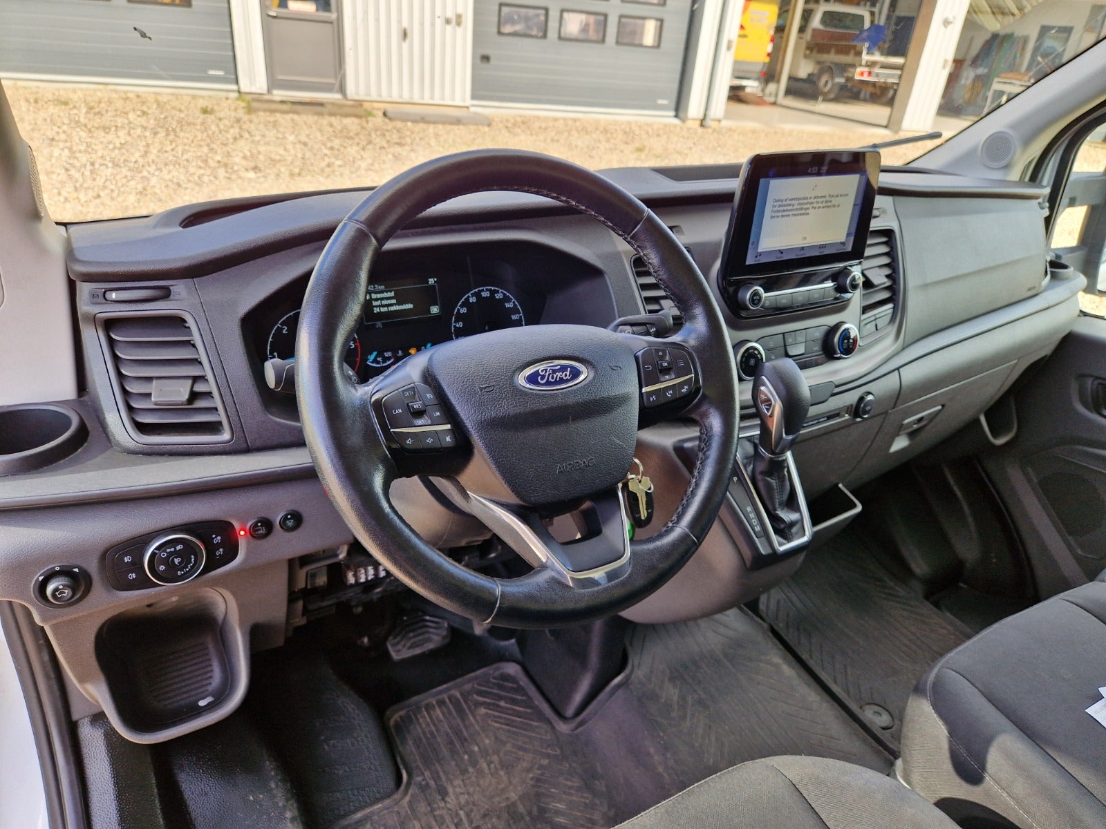 Billede af Ford Transit 350 L3 Chassis 2,0 TDCi 170 Alukasse m/lift aut. FWD
