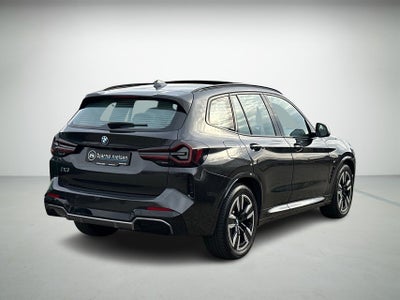 BMW iX3 Charged M-Sport billede 1