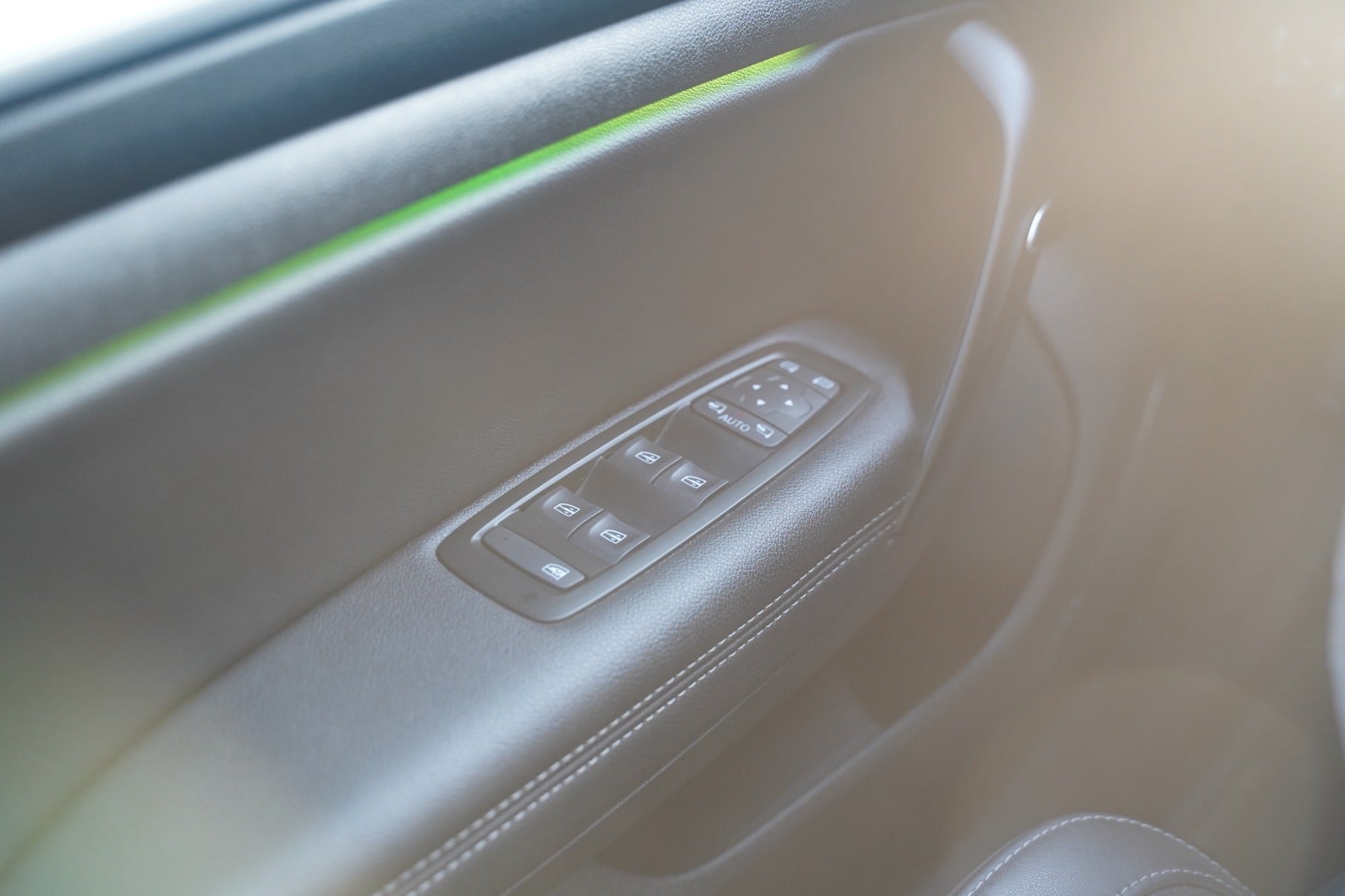 Billede af Renault Megane IV 1,6 E-Tech Intens Sport Tourer