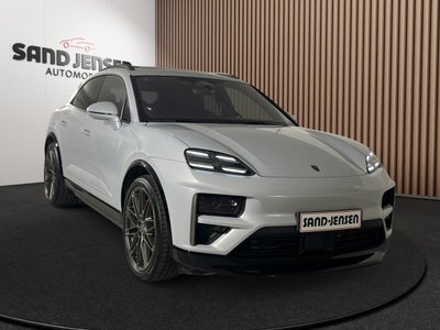 Porsche Macan Turbo Van