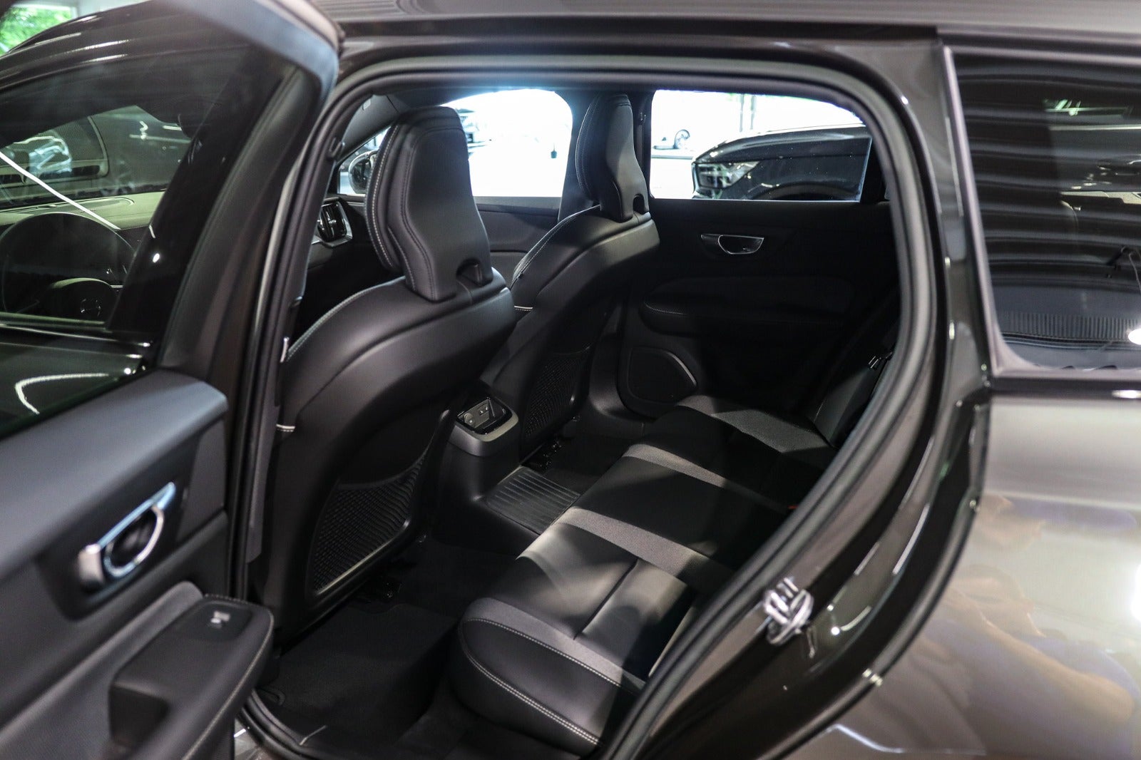Billede af Volvo V60 2,0 T8 ReCharge R-Design aut. AWD
