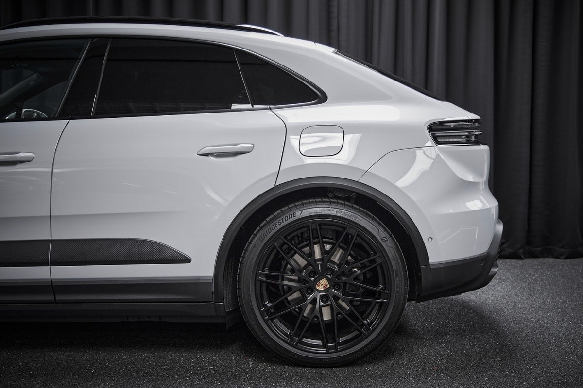 Gallery image 7 of 12