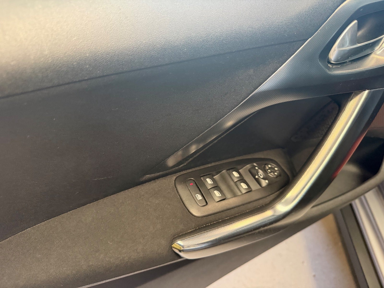 Peugeot 2008 BlueHDi 100 Allure Sky - billede 13