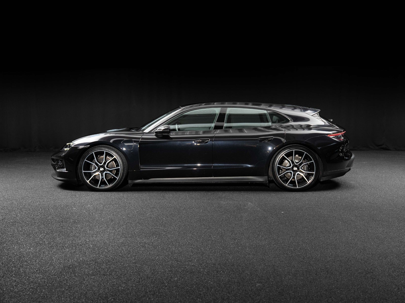 Gallery image 3 of 17