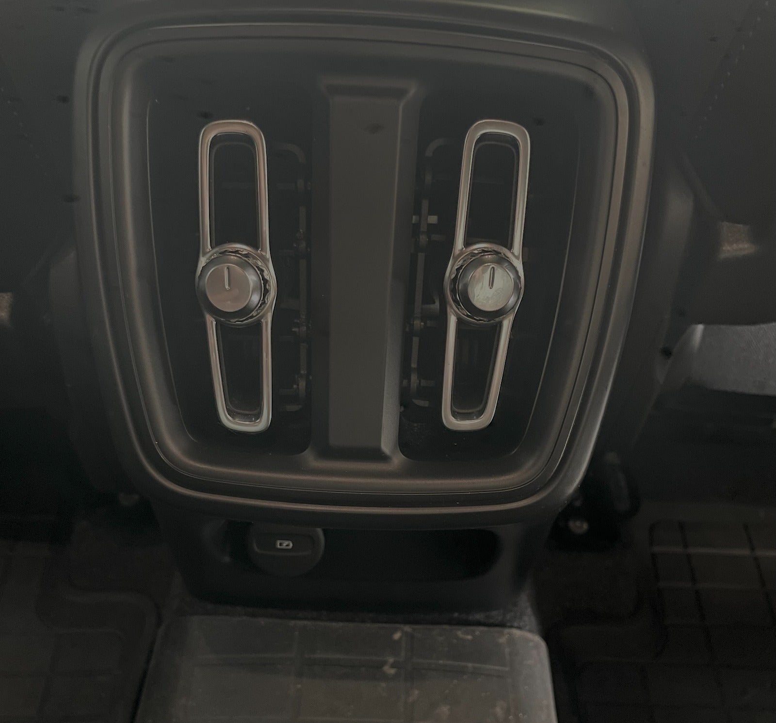 Billede af Volvo XC40 2,0 T4 190 R-Design aut.