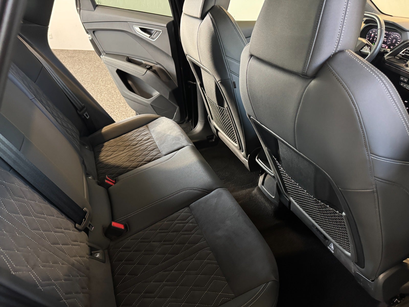 Audi Q4 e-tron 45 S-line Sportback quattro 5d - 8