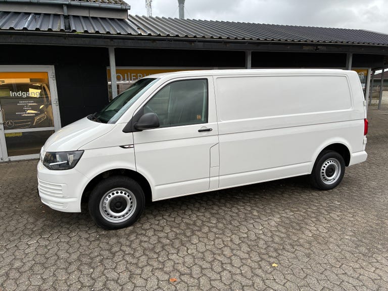 VW Transporter TDi 102 Kassevogn lang