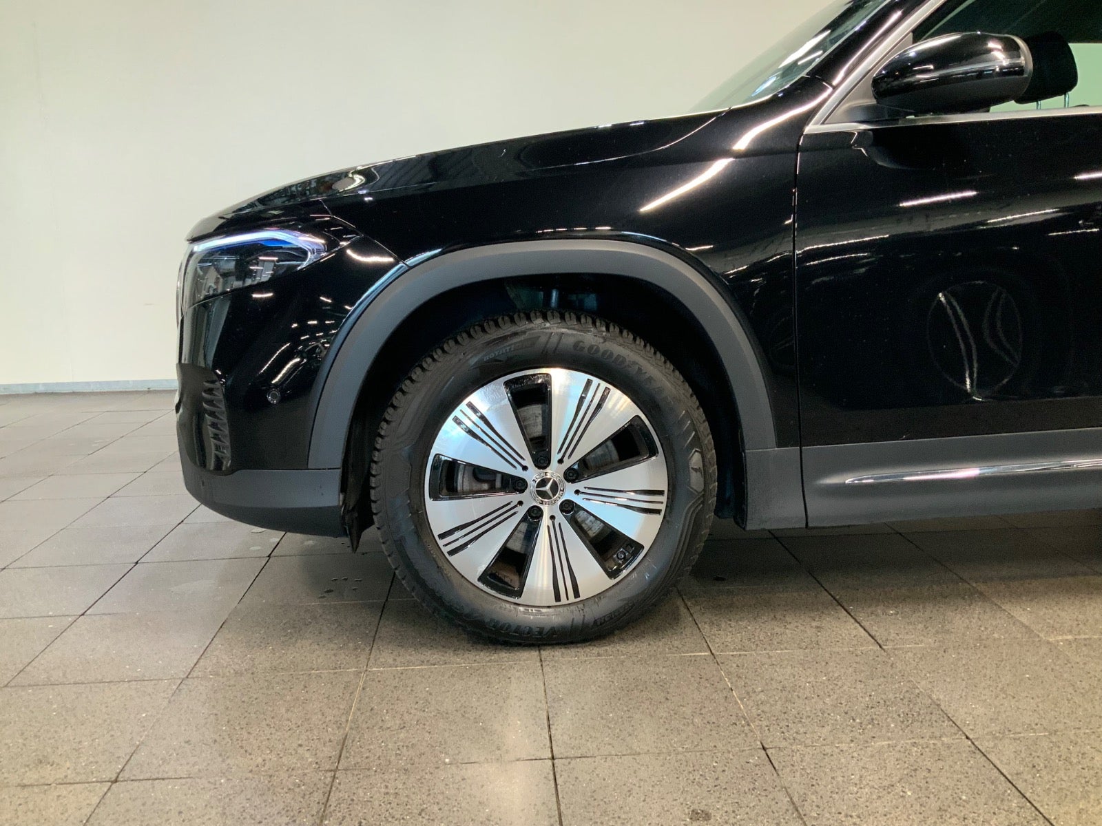 Mercedes-Benz EQB 250 (4/8)