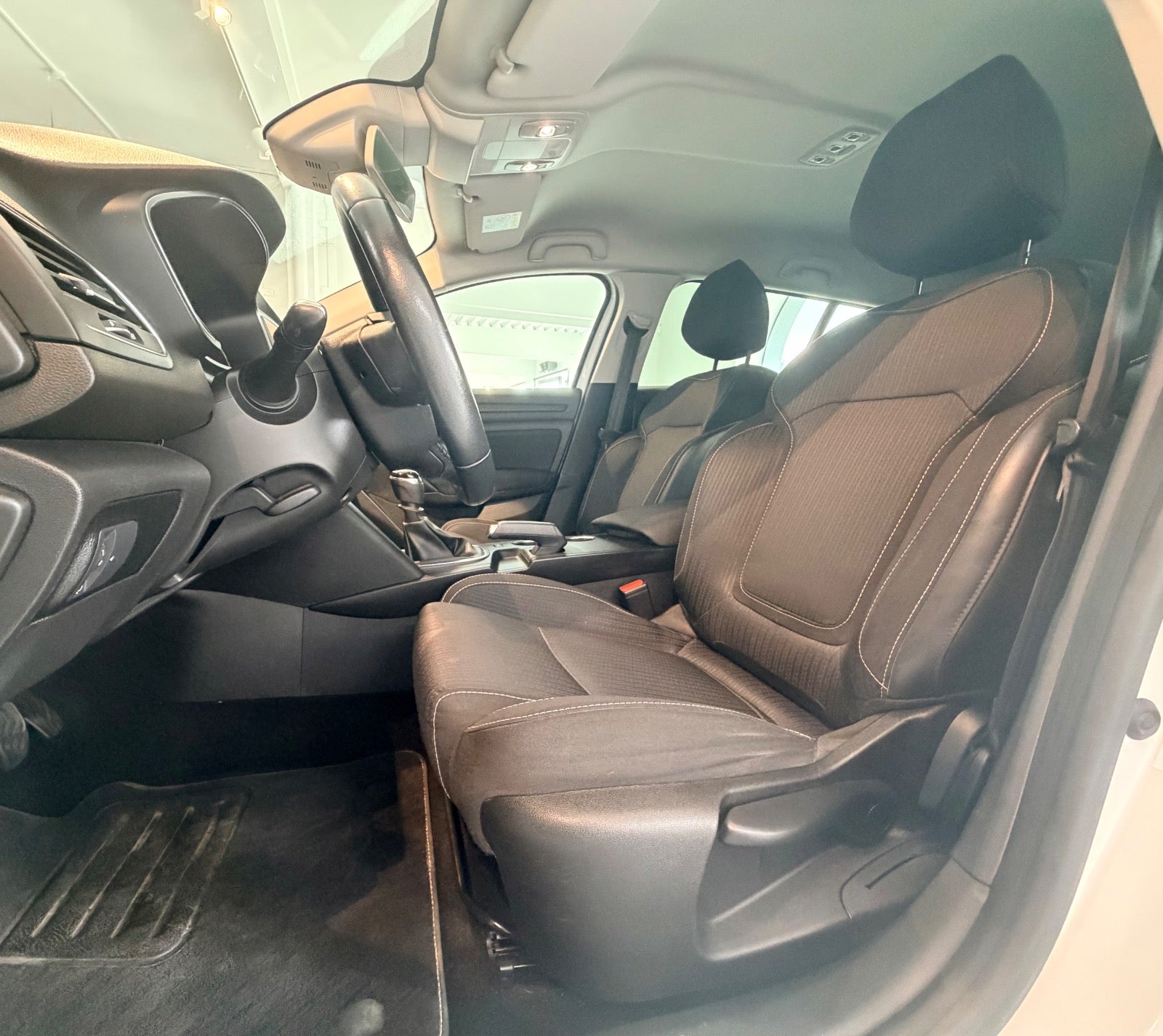 Billede af Renault Megane IV 1,2 TCe 100 Zen Sport Tourer