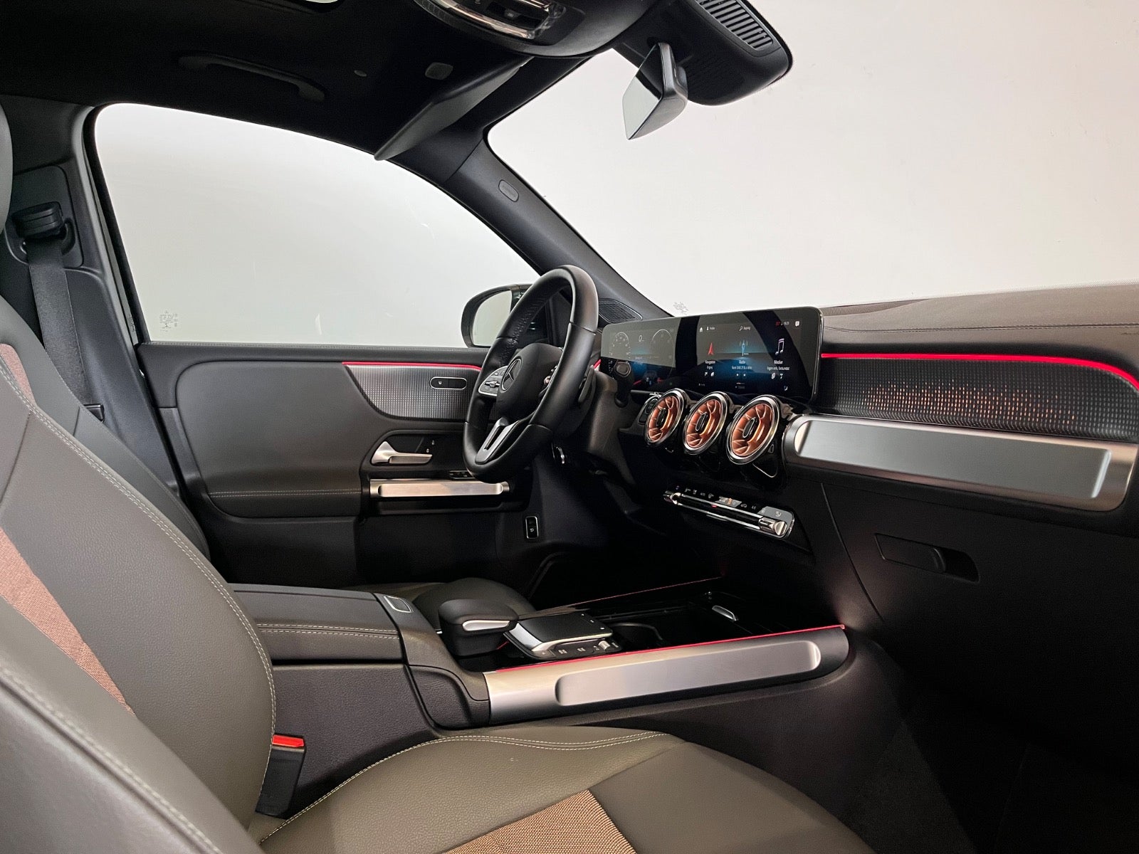 Mercedes EQB250 Electric Art