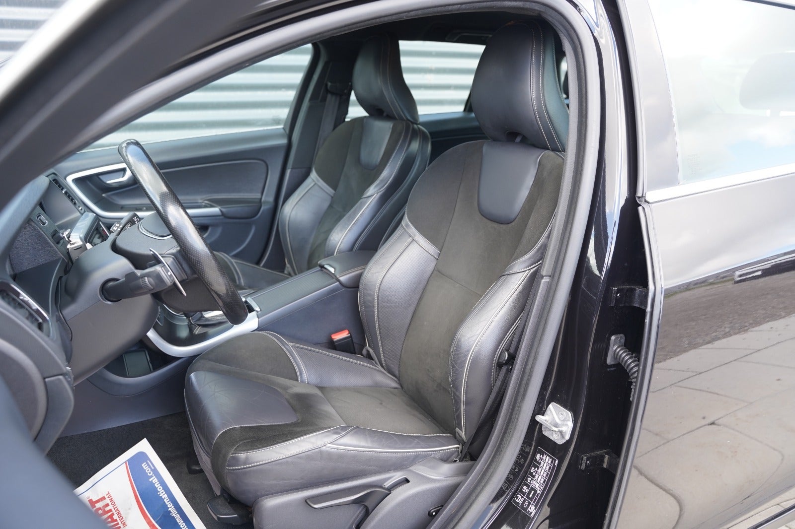 Billede af Volvo V60 2,0 D4 190 R-Design aut.